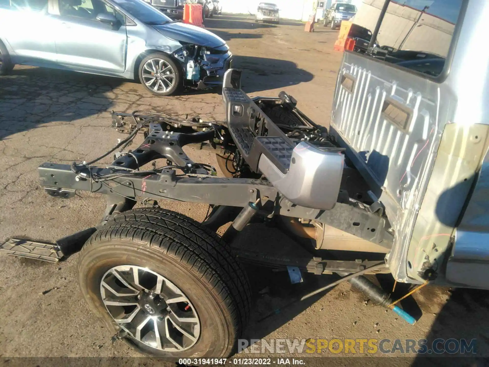 6 Photograph of a damaged car 3TMCZ5AN5LM324217 TOYOTA TACOMA 4WD 2020