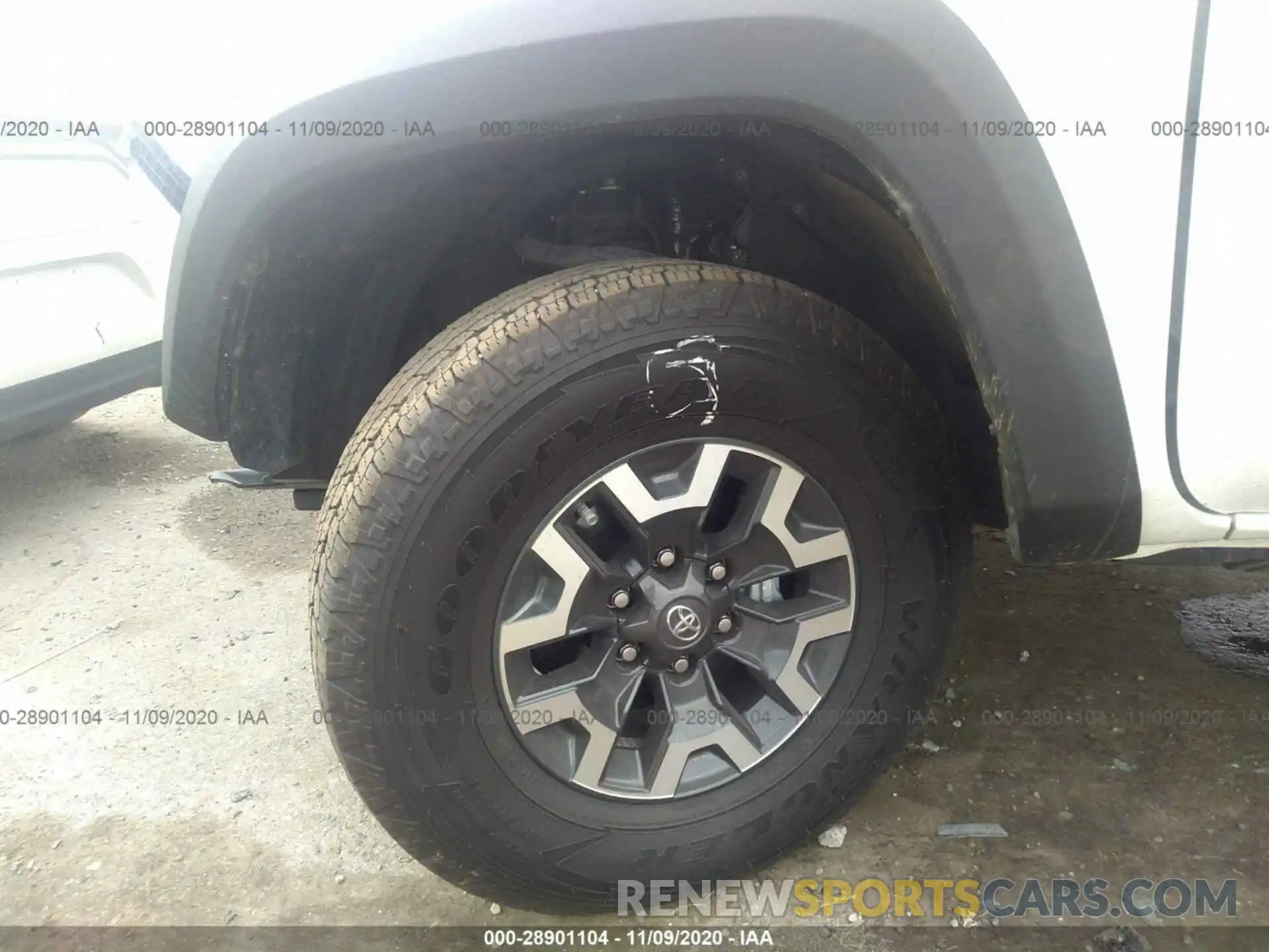 11 Photograph of a damaged car 3TMCZ5AN5LM324296 TOYOTA TACOMA 4WD 2020