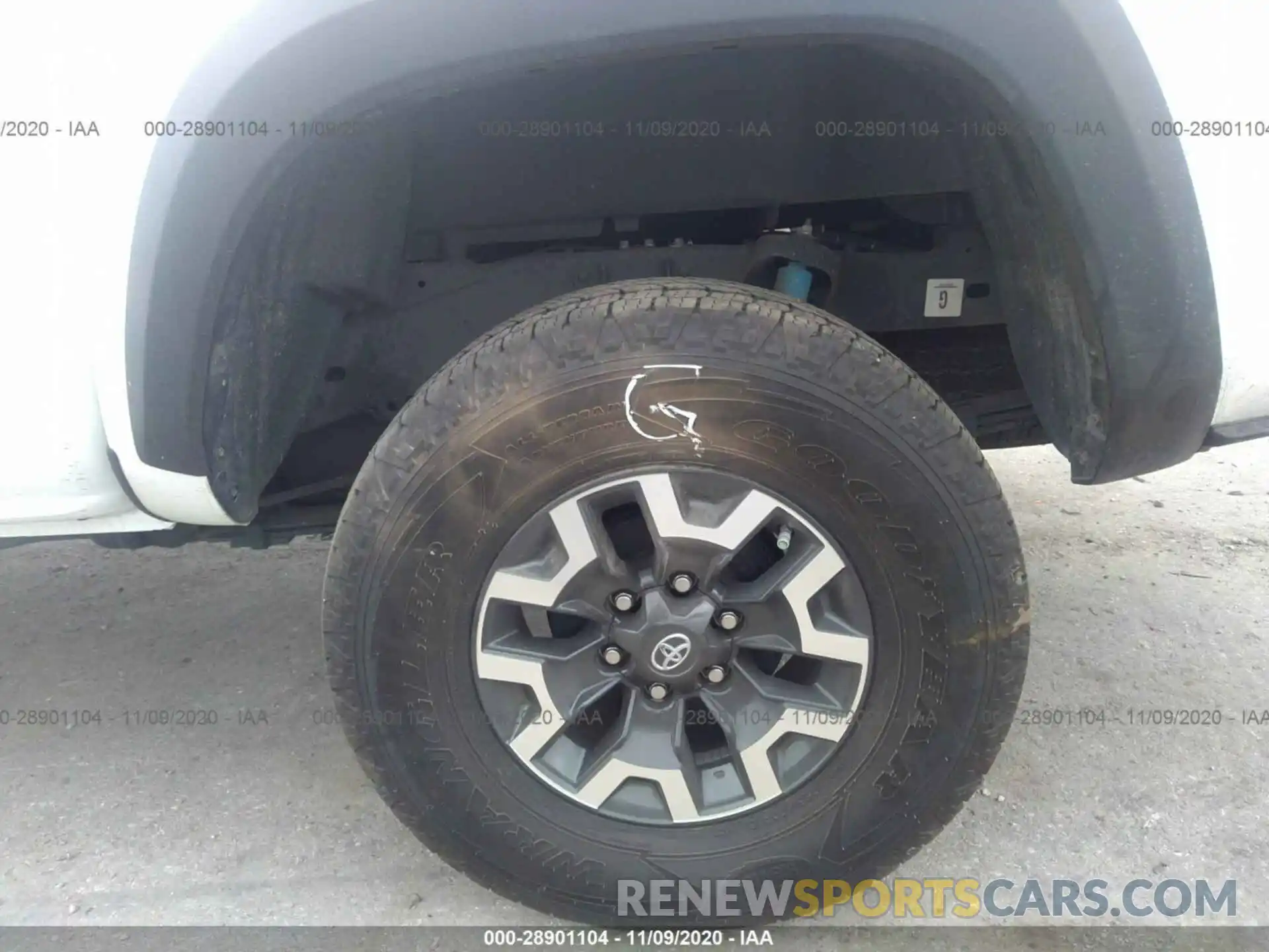 12 Photograph of a damaged car 3TMCZ5AN5LM324296 TOYOTA TACOMA 4WD 2020