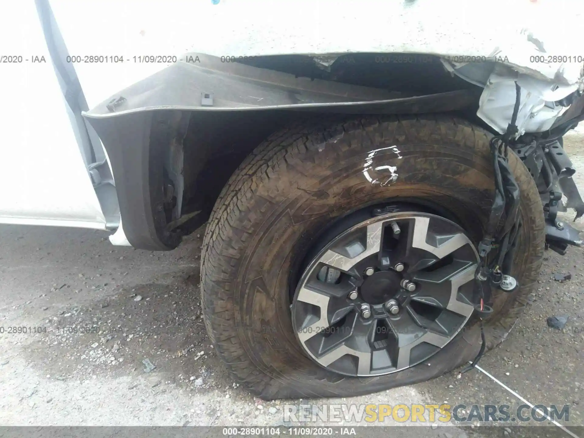 13 Photograph of a damaged car 3TMCZ5AN5LM324296 TOYOTA TACOMA 4WD 2020