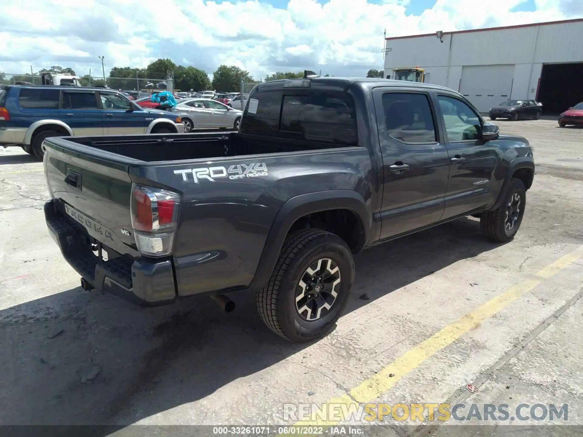 4 Photograph of a damaged car 3TMCZ5AN5LM329532 TOYOTA TACOMA 4WD 2020