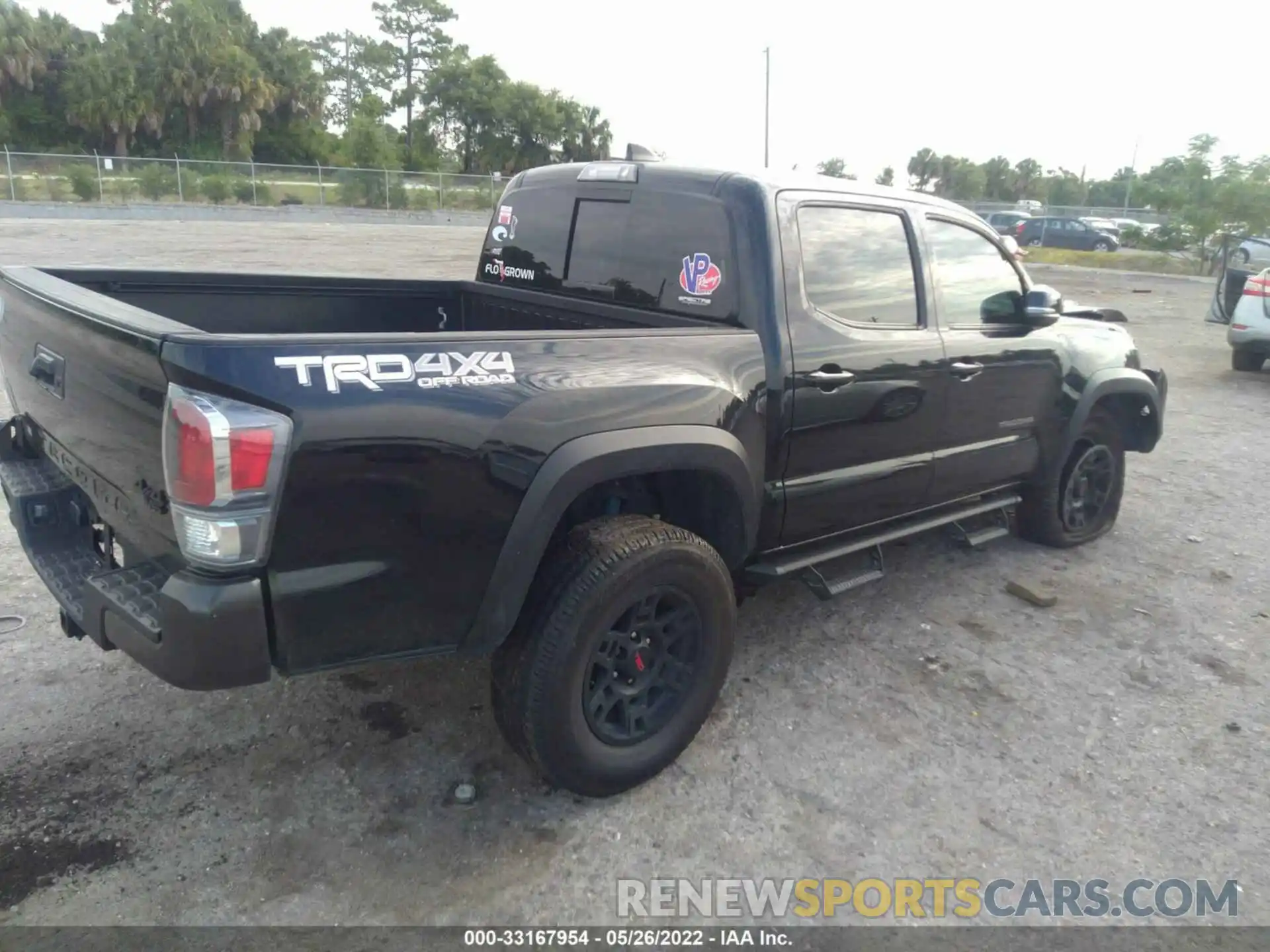 4 Photograph of a damaged car 3TMCZ5AN5LM331426 TOYOTA TACOMA 4WD 2020