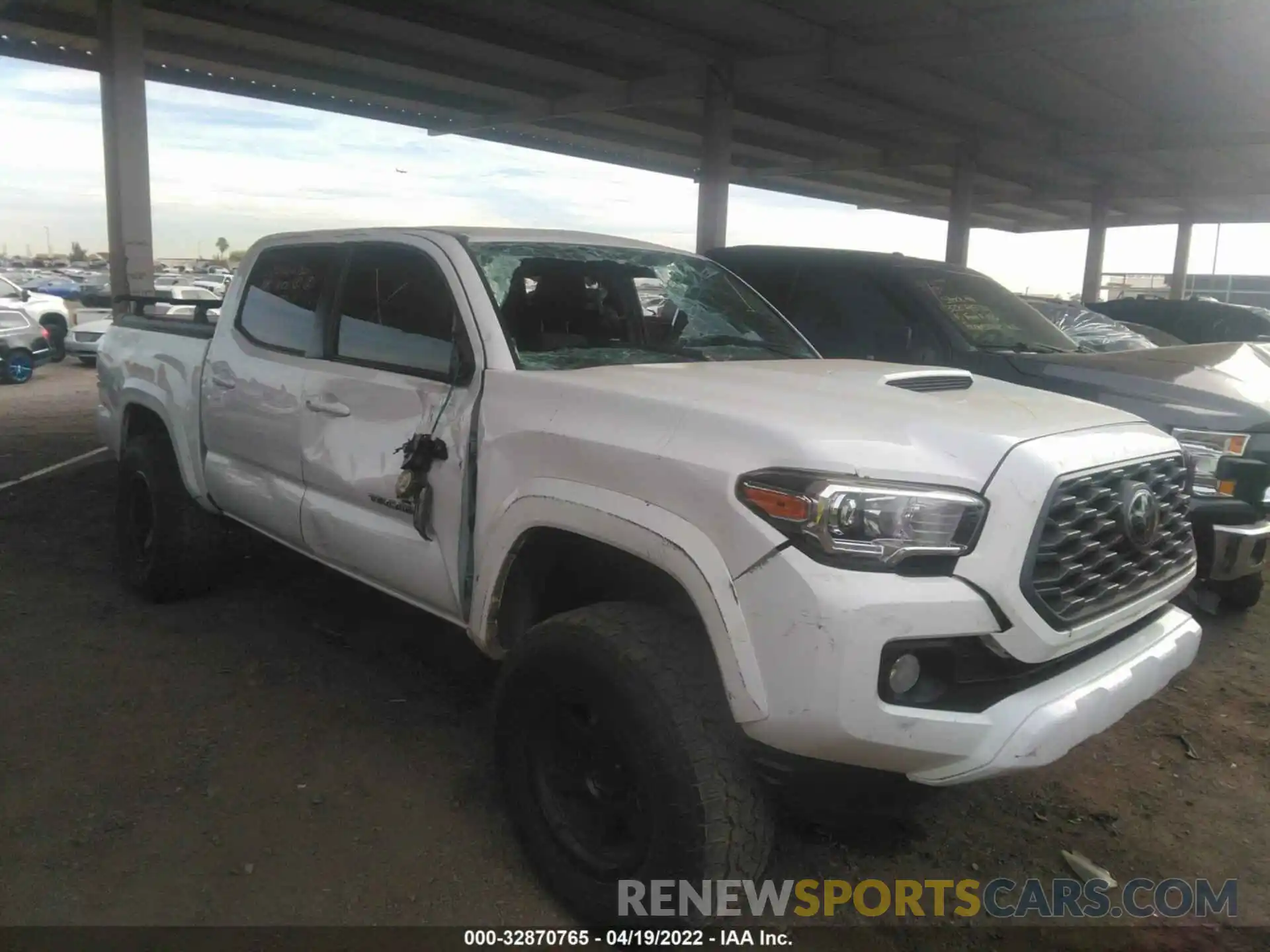 1 Photograph of a damaged car 3TMCZ5AN5LM336299 TOYOTA TACOMA 4WD 2020