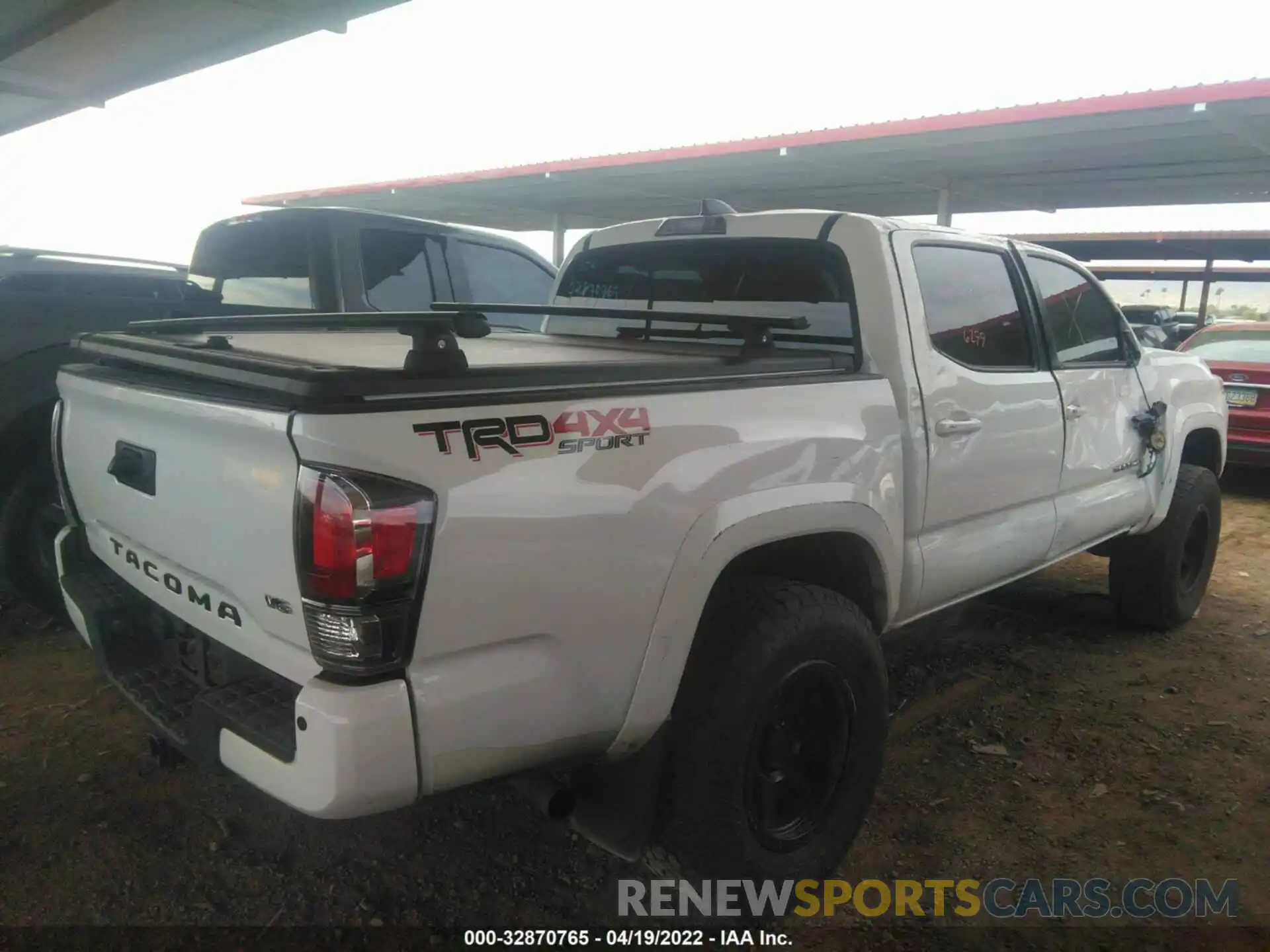 4 Photograph of a damaged car 3TMCZ5AN5LM336299 TOYOTA TACOMA 4WD 2020