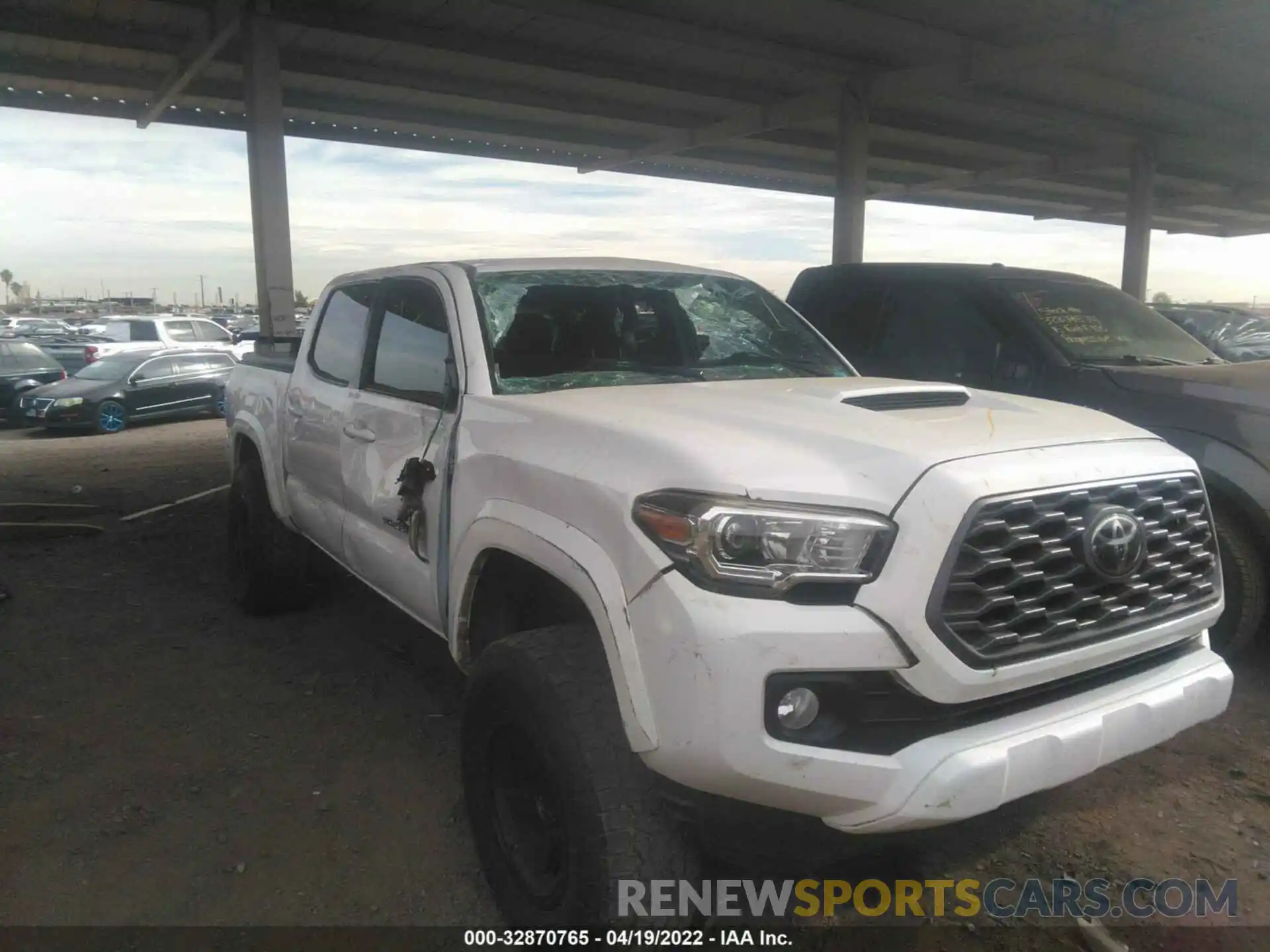 6 Photograph of a damaged car 3TMCZ5AN5LM336299 TOYOTA TACOMA 4WD 2020