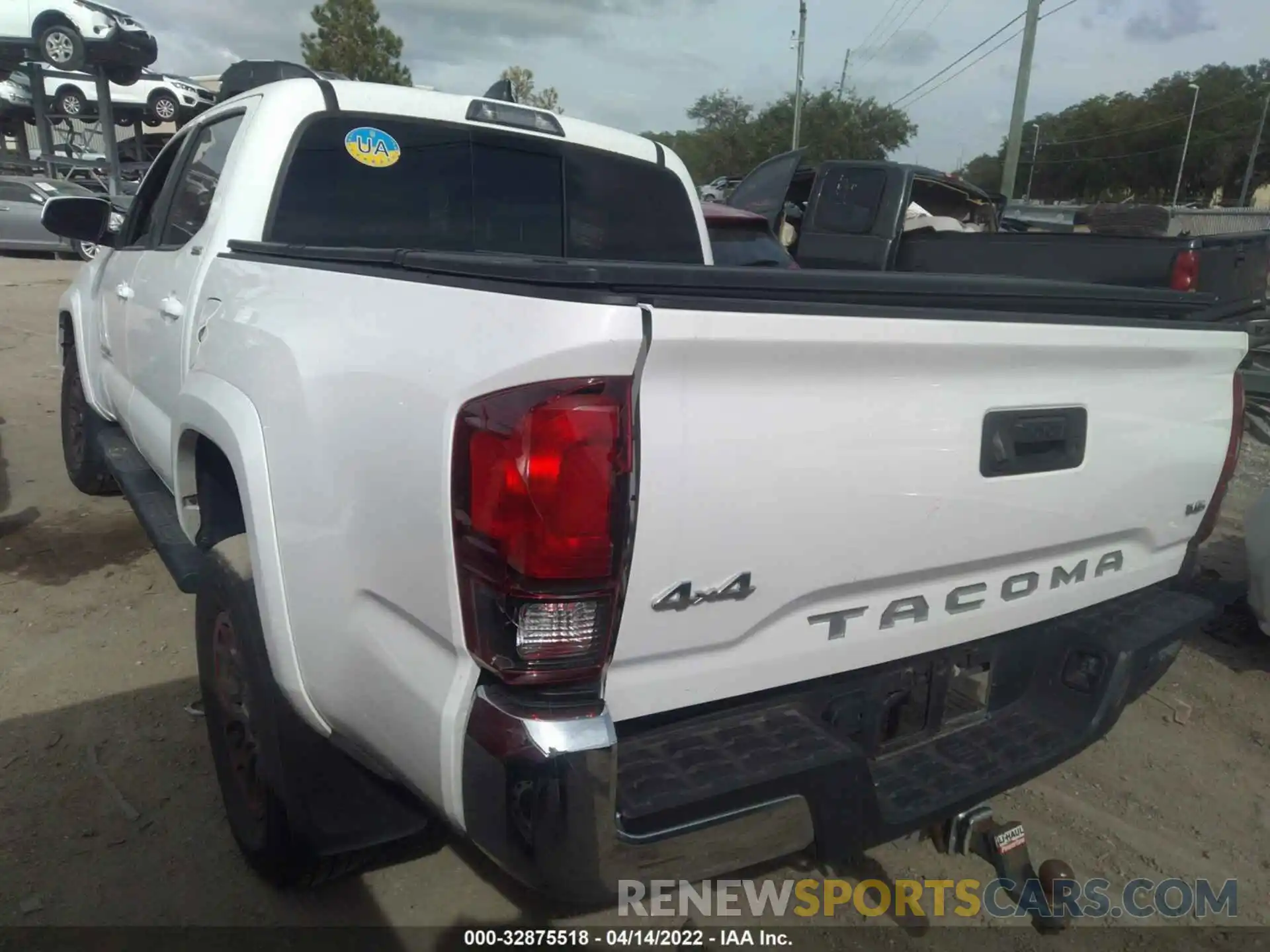 3 Photograph of a damaged car 3TMCZ5AN5LM340885 TOYOTA TACOMA 4WD 2020