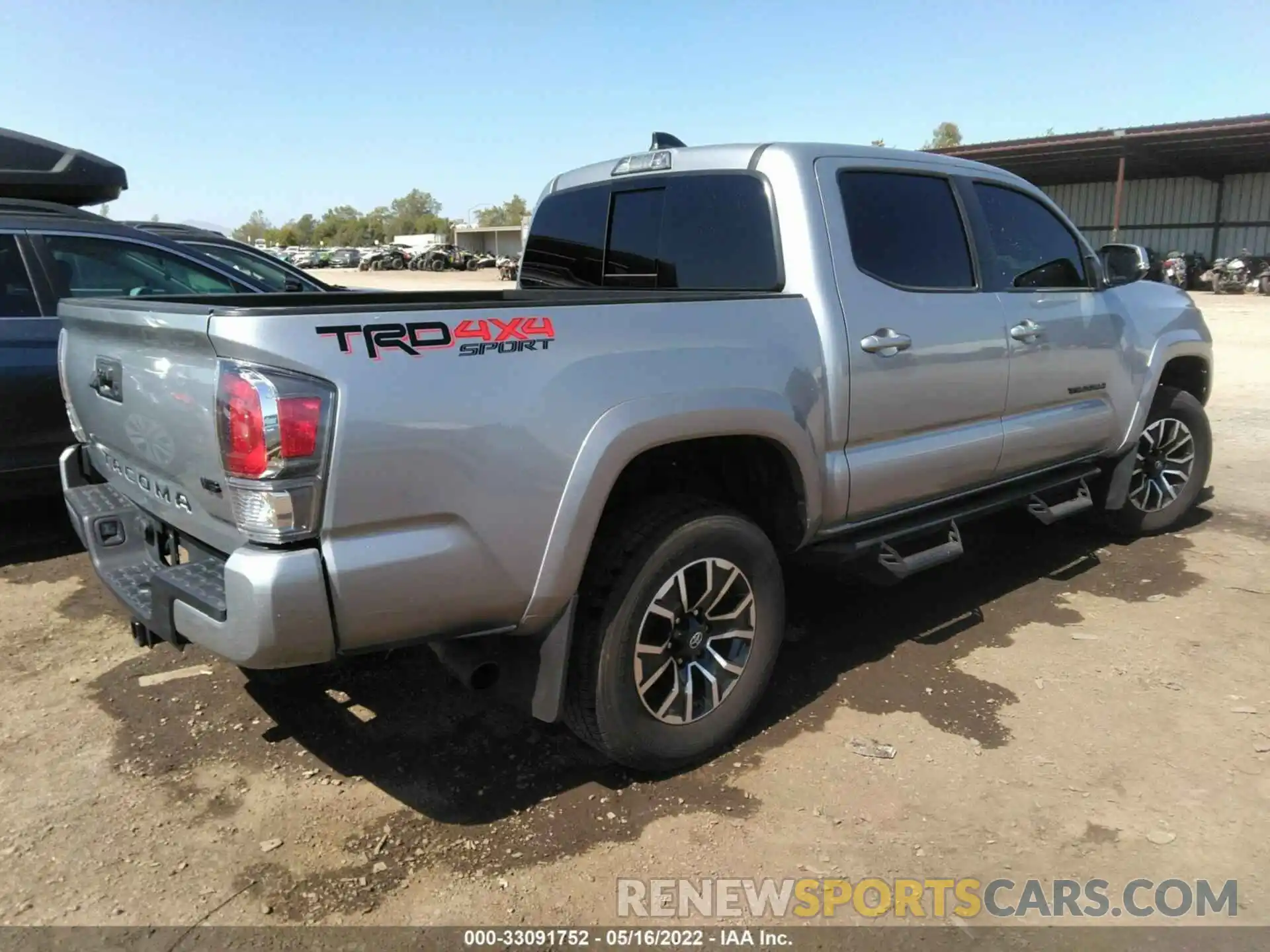 4 Photograph of a damaged car 3TMCZ5AN5LM346279 TOYOTA TACOMA 4WD 2020