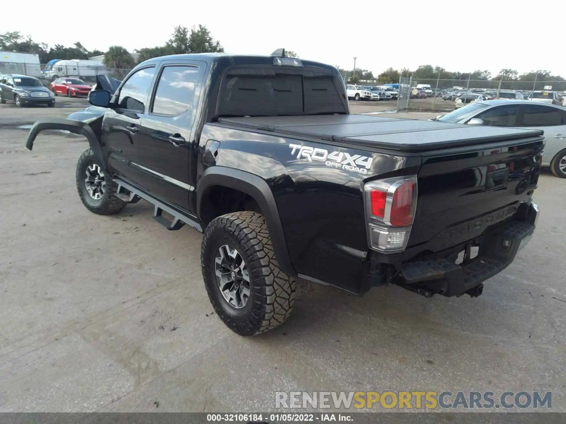 3 Фотография поврежденного автомобиля 3TMCZ5AN5LM350610 TOYOTA TACOMA 4WD 2020