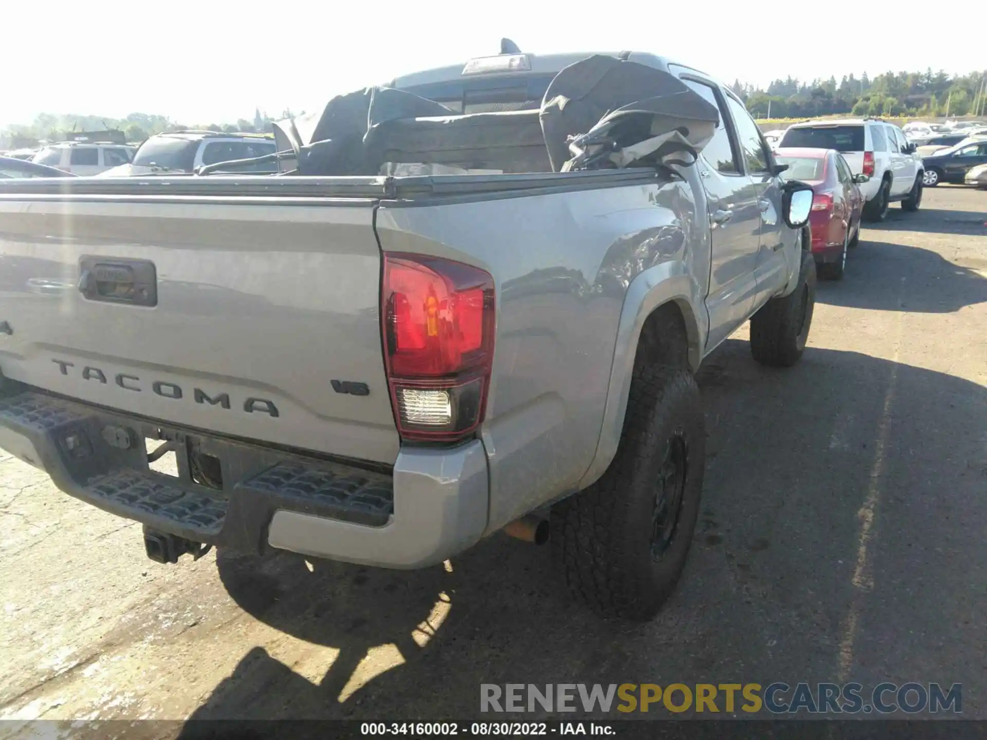 4 Photograph of a damaged car 3TMCZ5AN5LM353653 TOYOTA TACOMA 4WD 2020