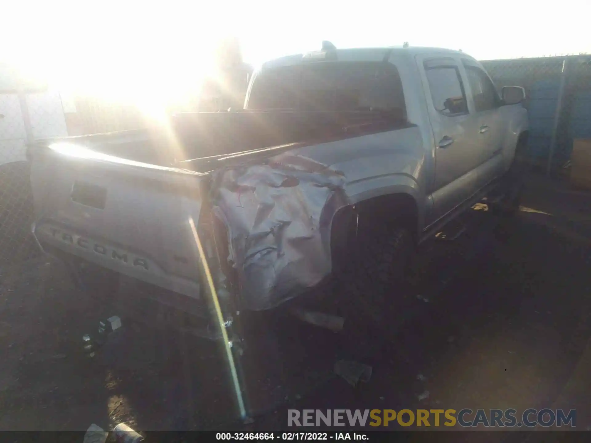 4 Photograph of a damaged car 3TMCZ5AN5LM358044 TOYOTA TACOMA 4WD 2020