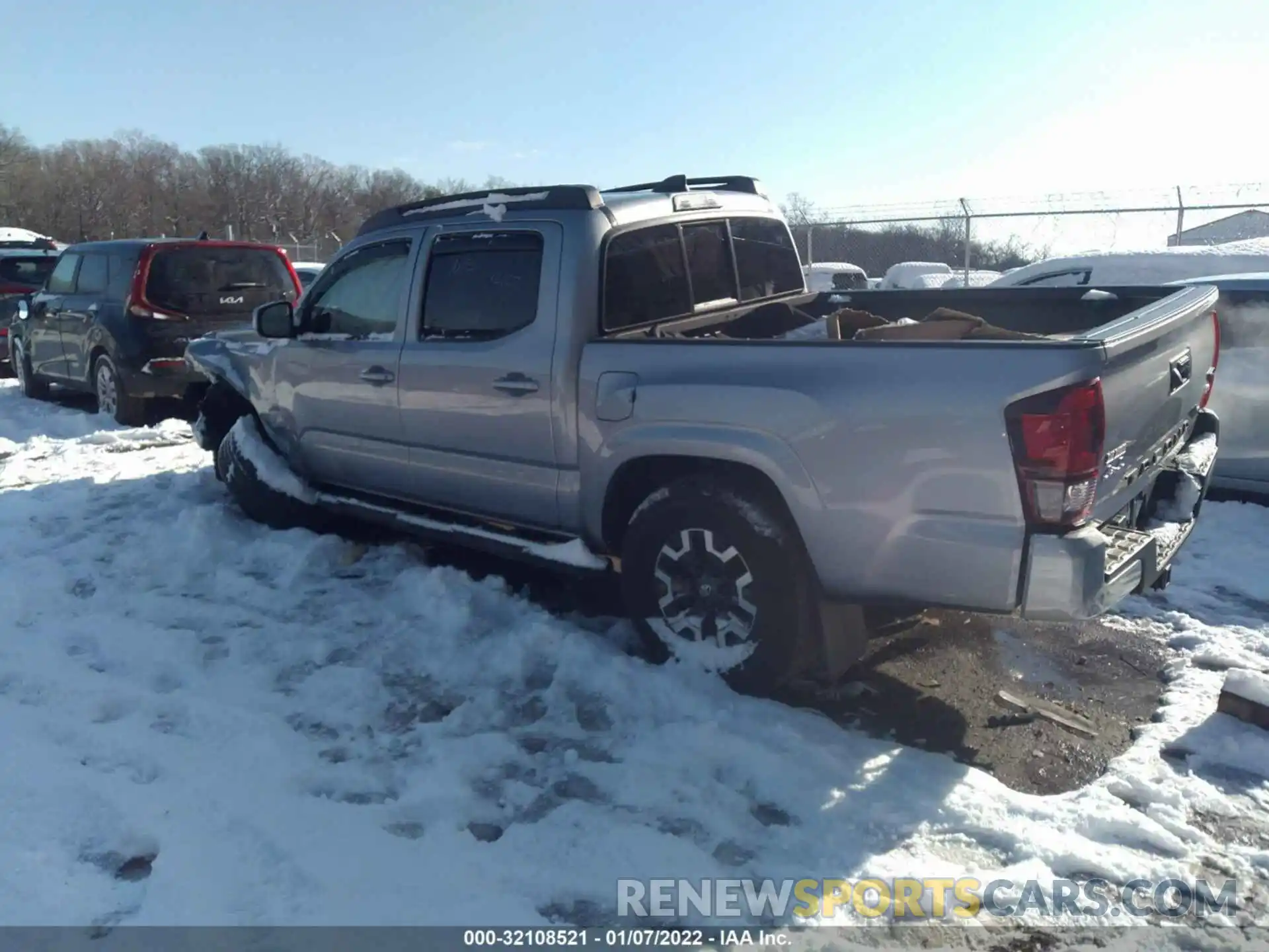 3 Фотография поврежденного автомобиля 3TMCZ5AN5LM363812 TOYOTA TACOMA 4WD 2020