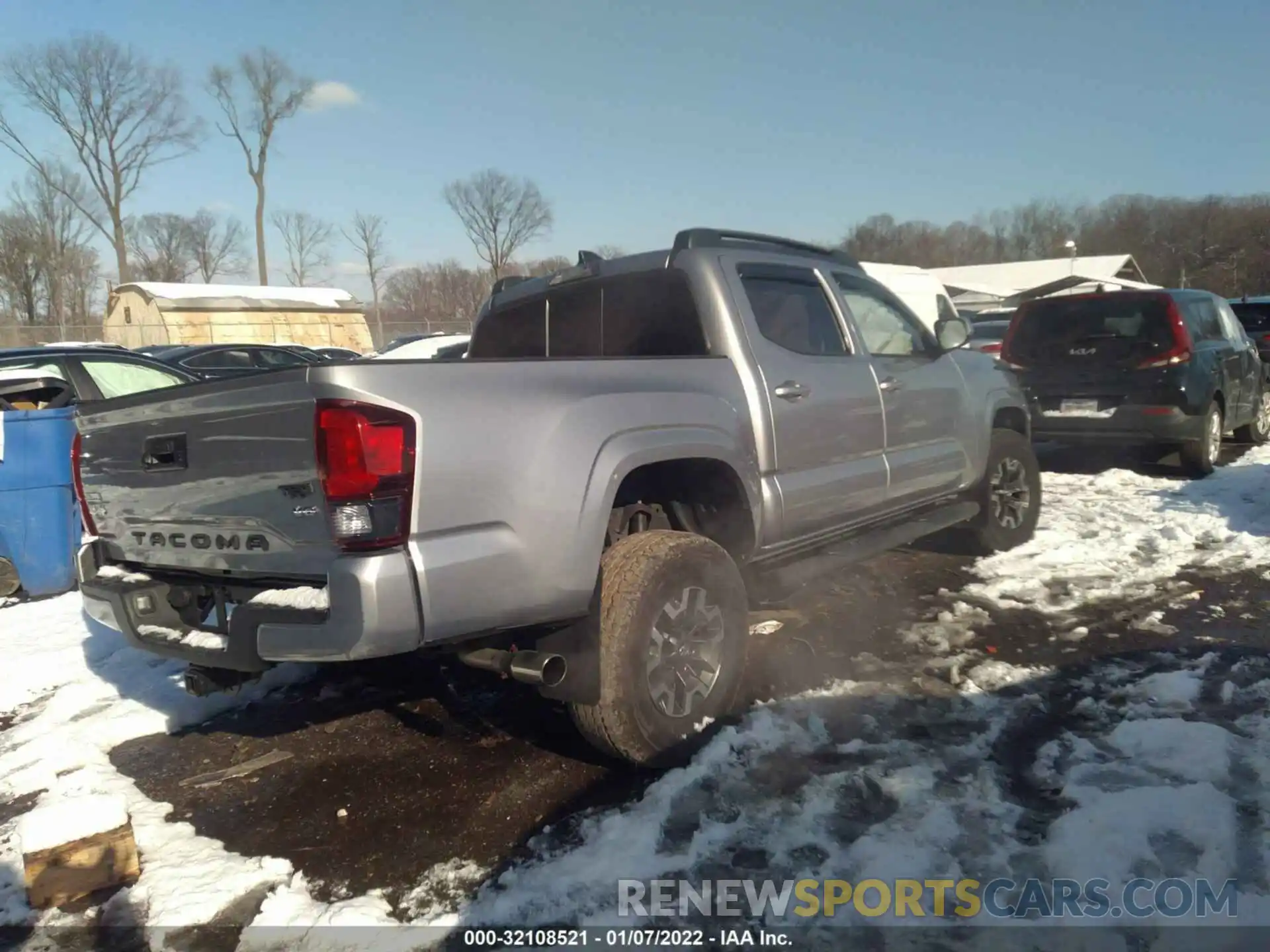 4 Фотография поврежденного автомобиля 3TMCZ5AN5LM363812 TOYOTA TACOMA 4WD 2020