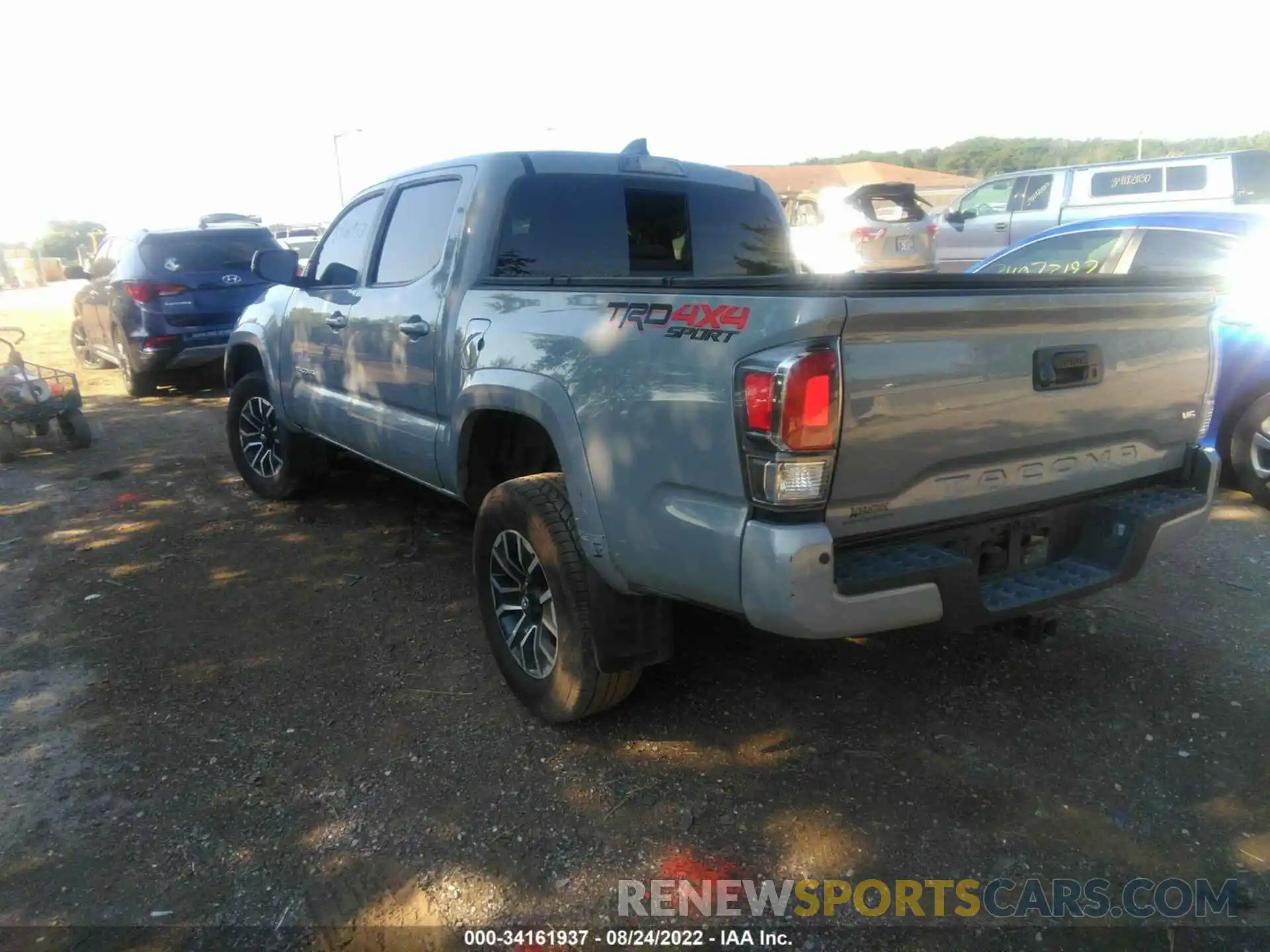 3 Фотография поврежденного автомобиля 3TMCZ5AN5LM368427 TOYOTA TACOMA 4WD 2020