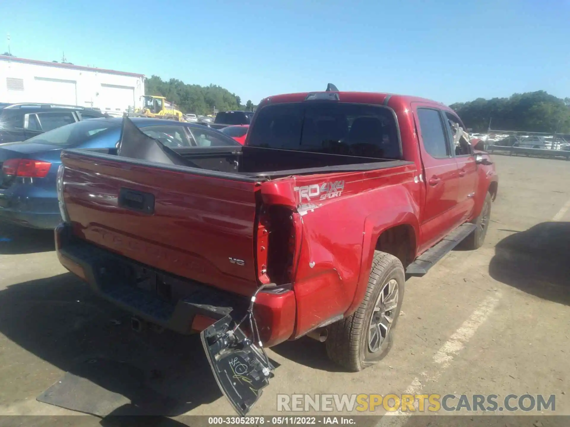 4 Photograph of a damaged car 3TMCZ5AN6LM289459 TOYOTA TACOMA 4WD 2020