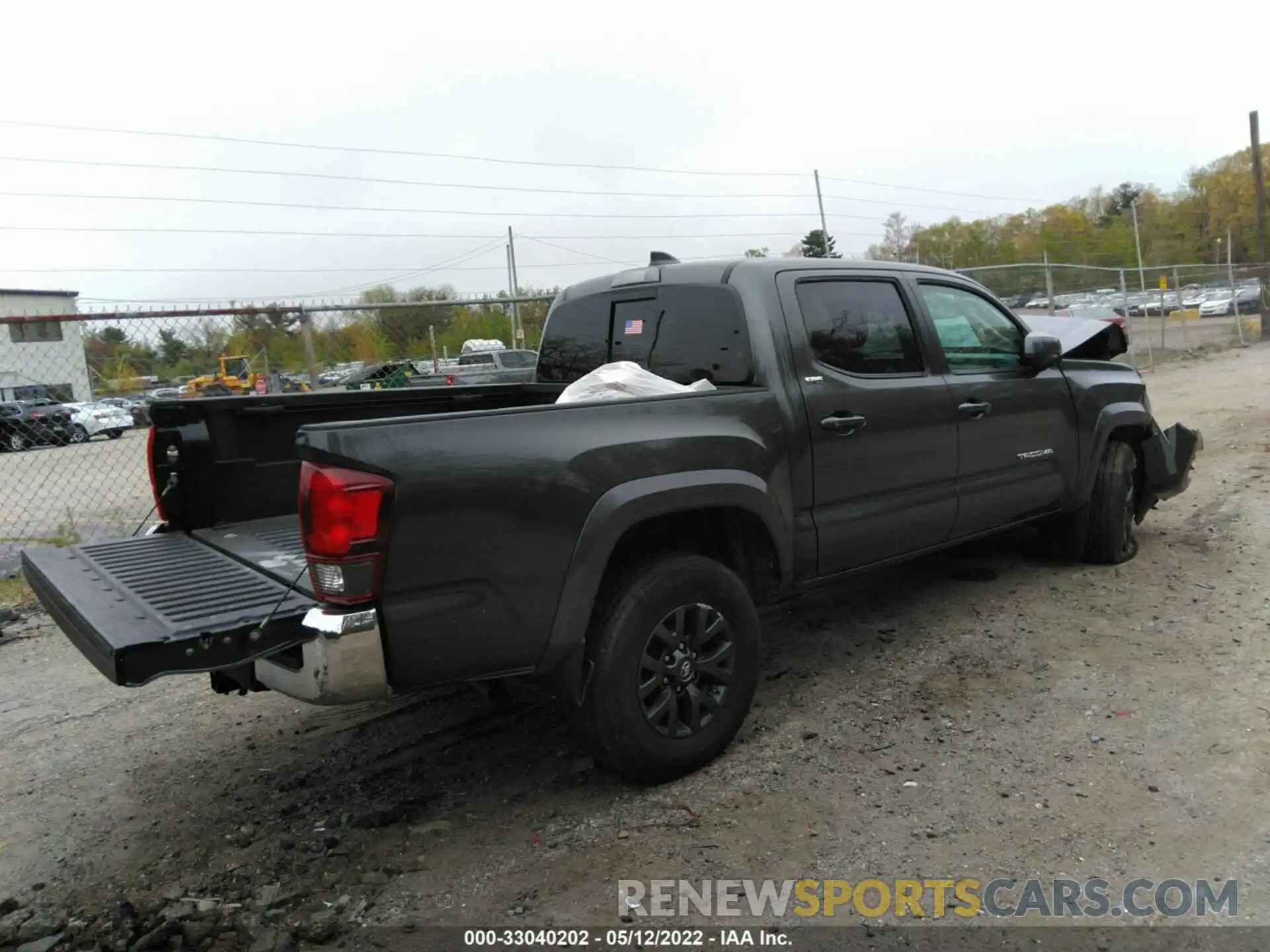 4 Photograph of a damaged car 3TMCZ5AN6LM290367 TOYOTA TACOMA 4WD 2020