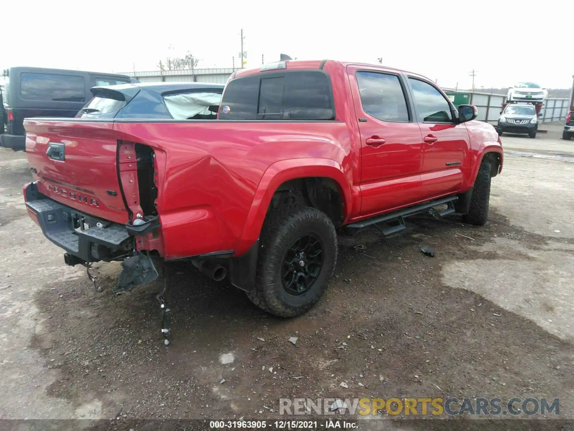 4 Photograph of a damaged car 3TMCZ5AN6LM300766 TOYOTA TACOMA 4WD 2020