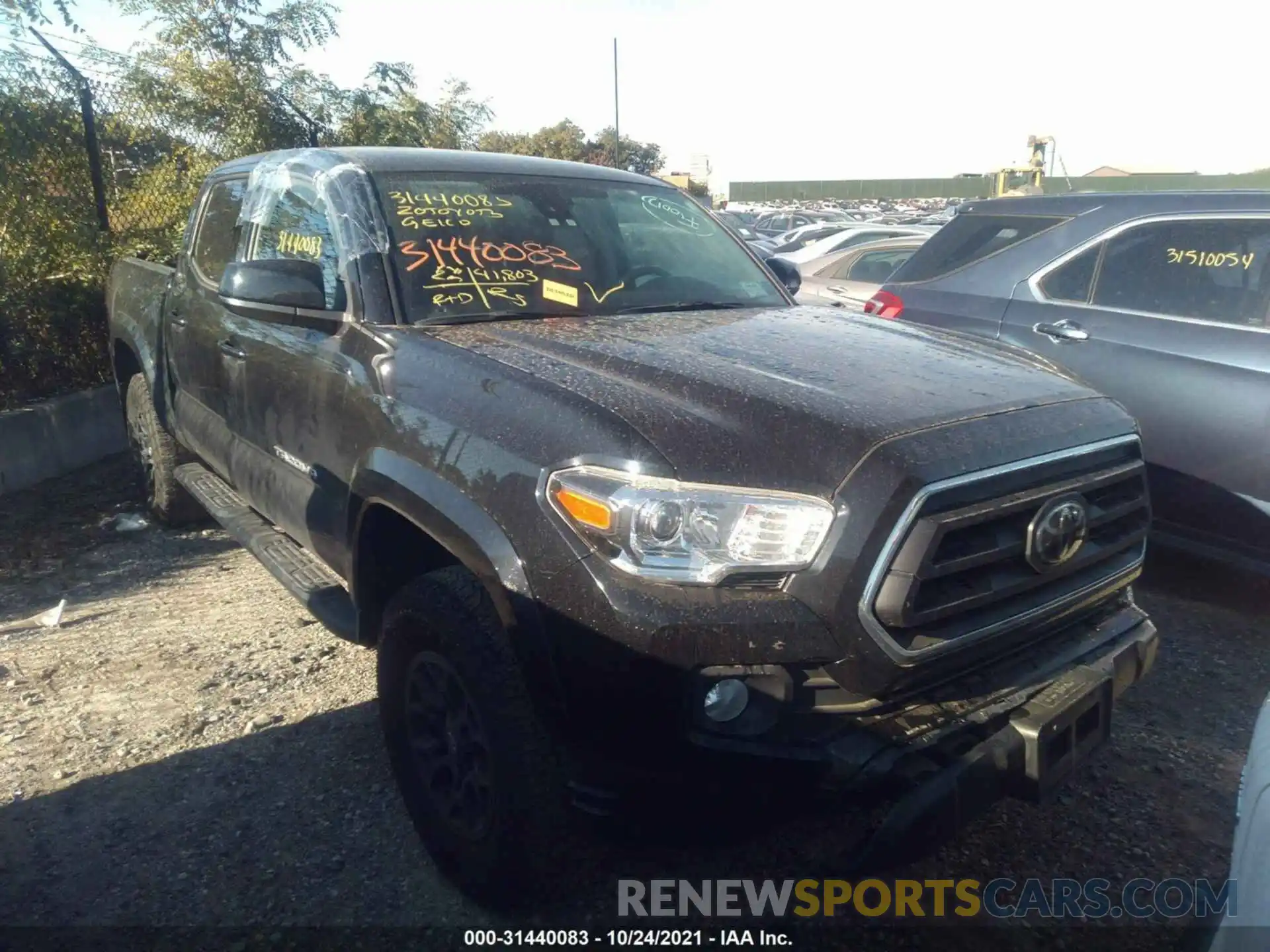 1 Photograph of a damaged car 3TMCZ5AN6LM301836 TOYOTA TACOMA 4WD 2020