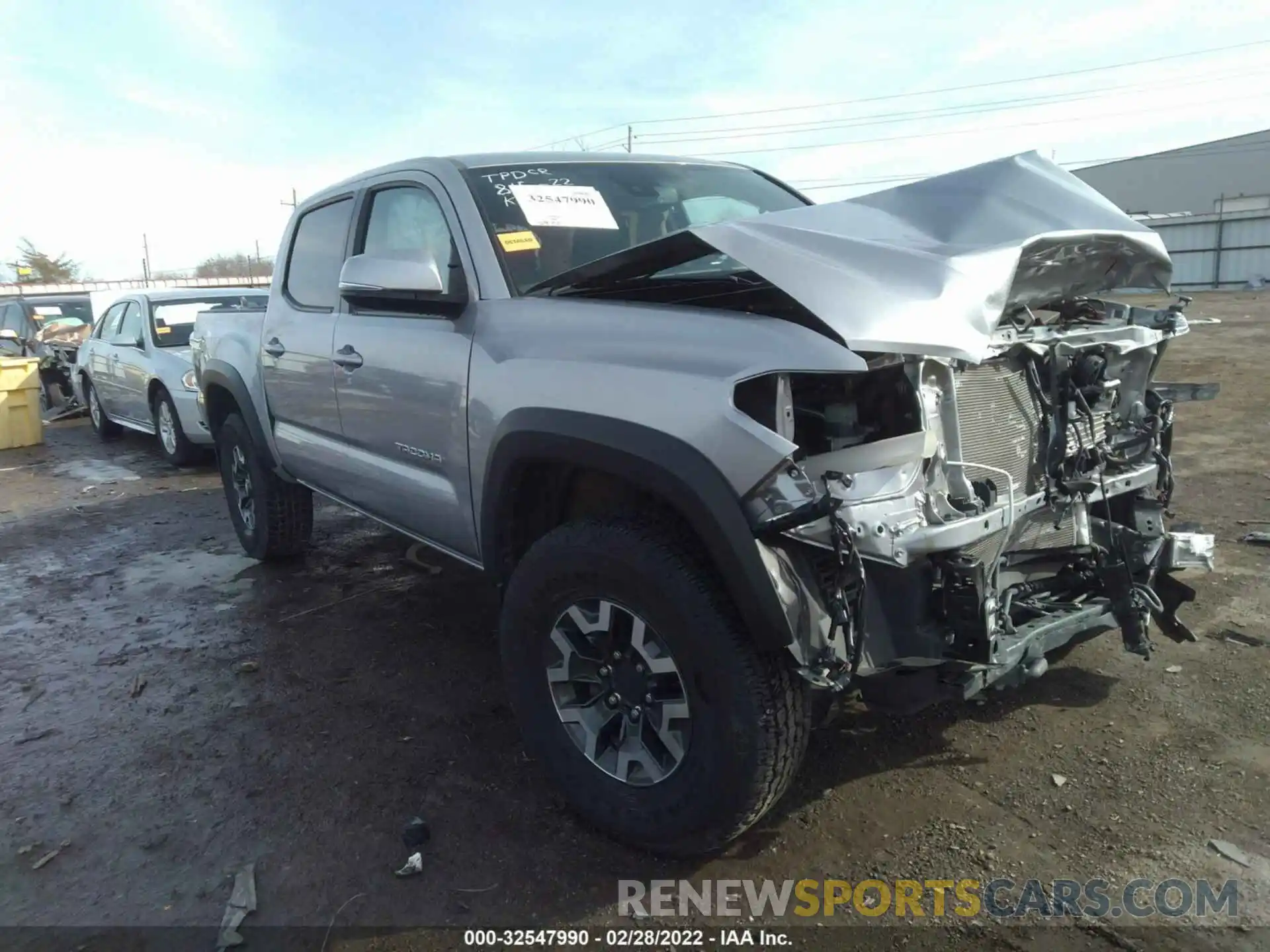 1 Photograph of a damaged car 3TMCZ5AN6LM308771 TOYOTA TACOMA 4WD 2020