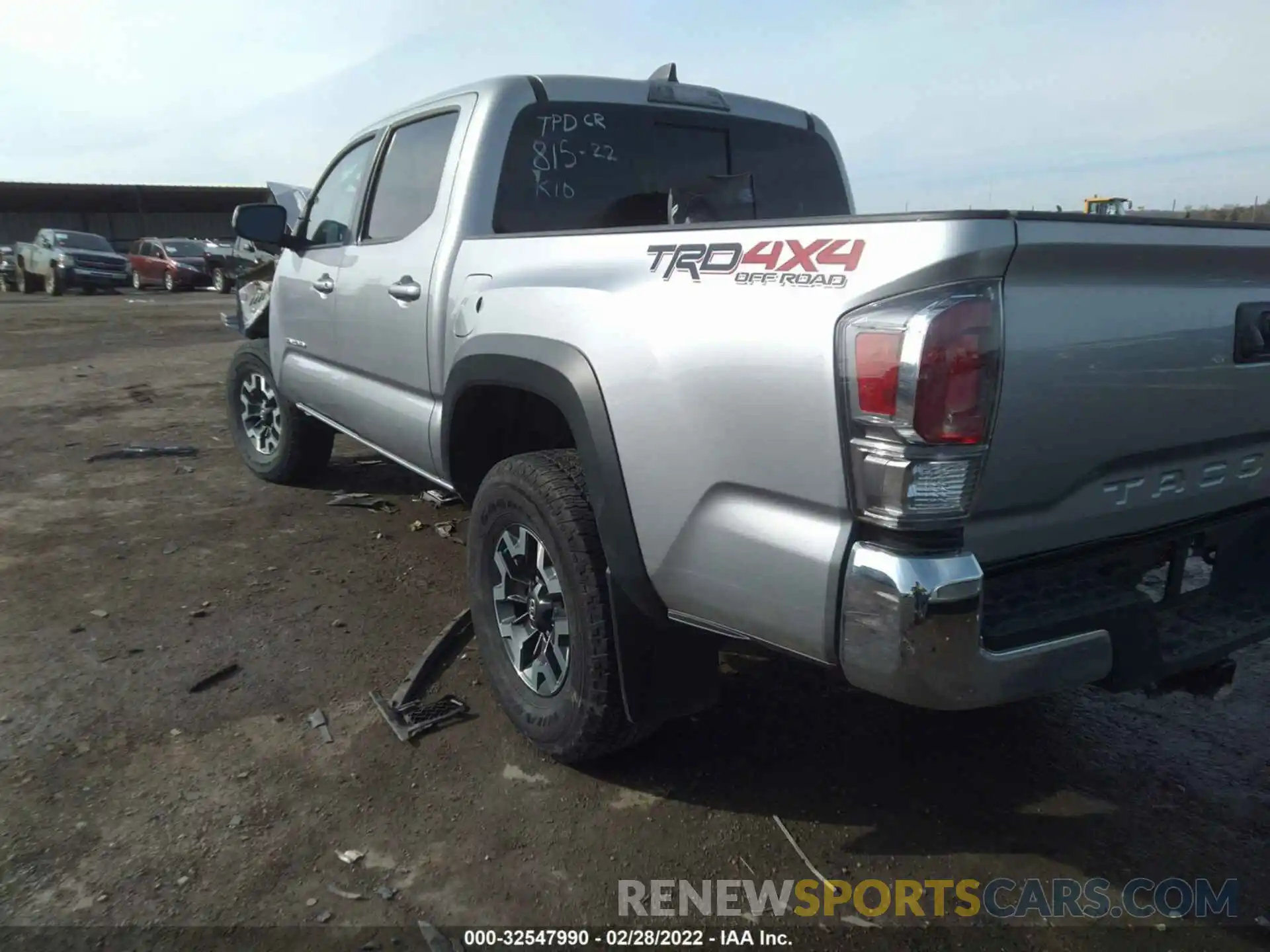 3 Photograph of a damaged car 3TMCZ5AN6LM308771 TOYOTA TACOMA 4WD 2020