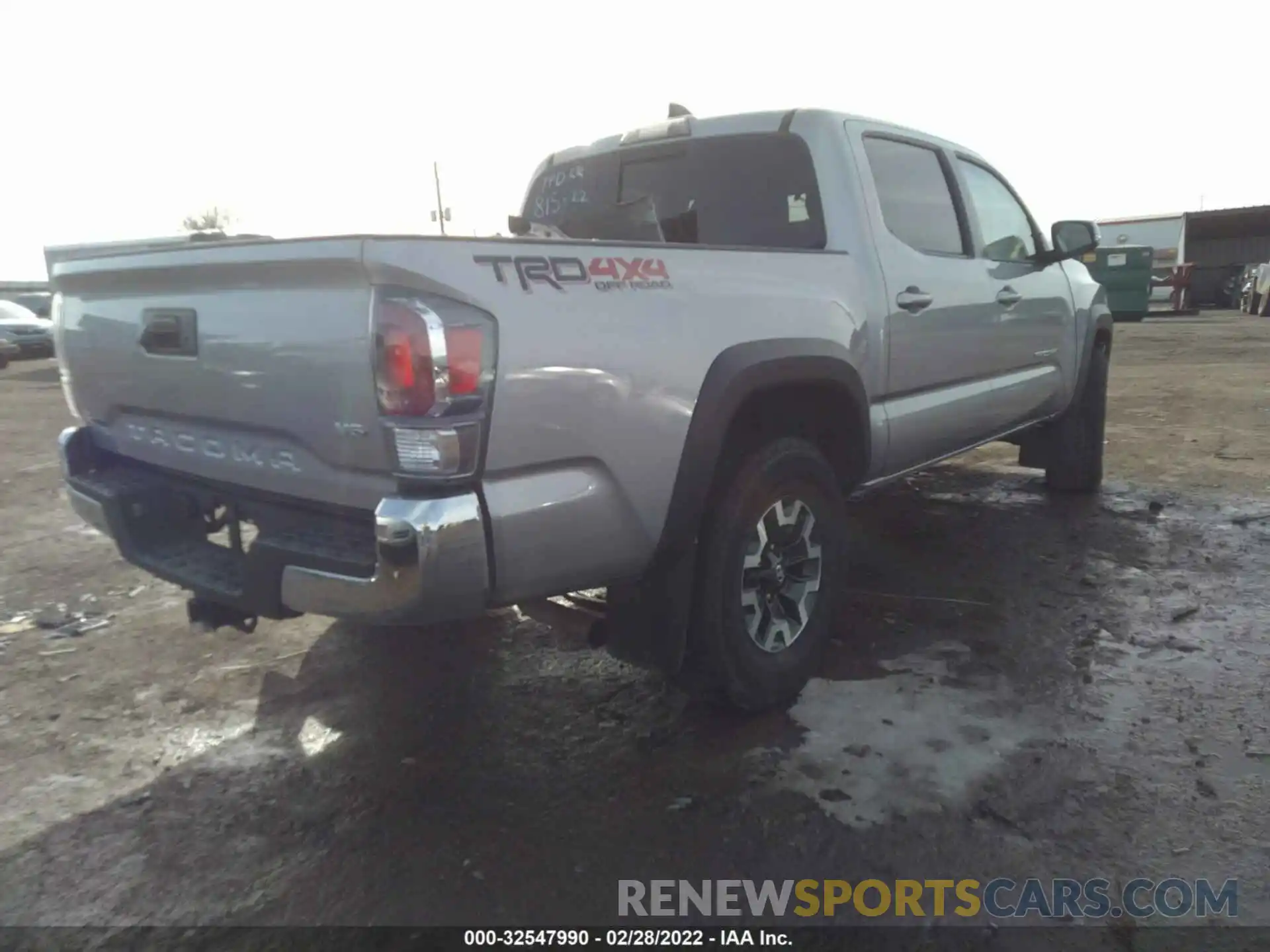 4 Photograph of a damaged car 3TMCZ5AN6LM308771 TOYOTA TACOMA 4WD 2020