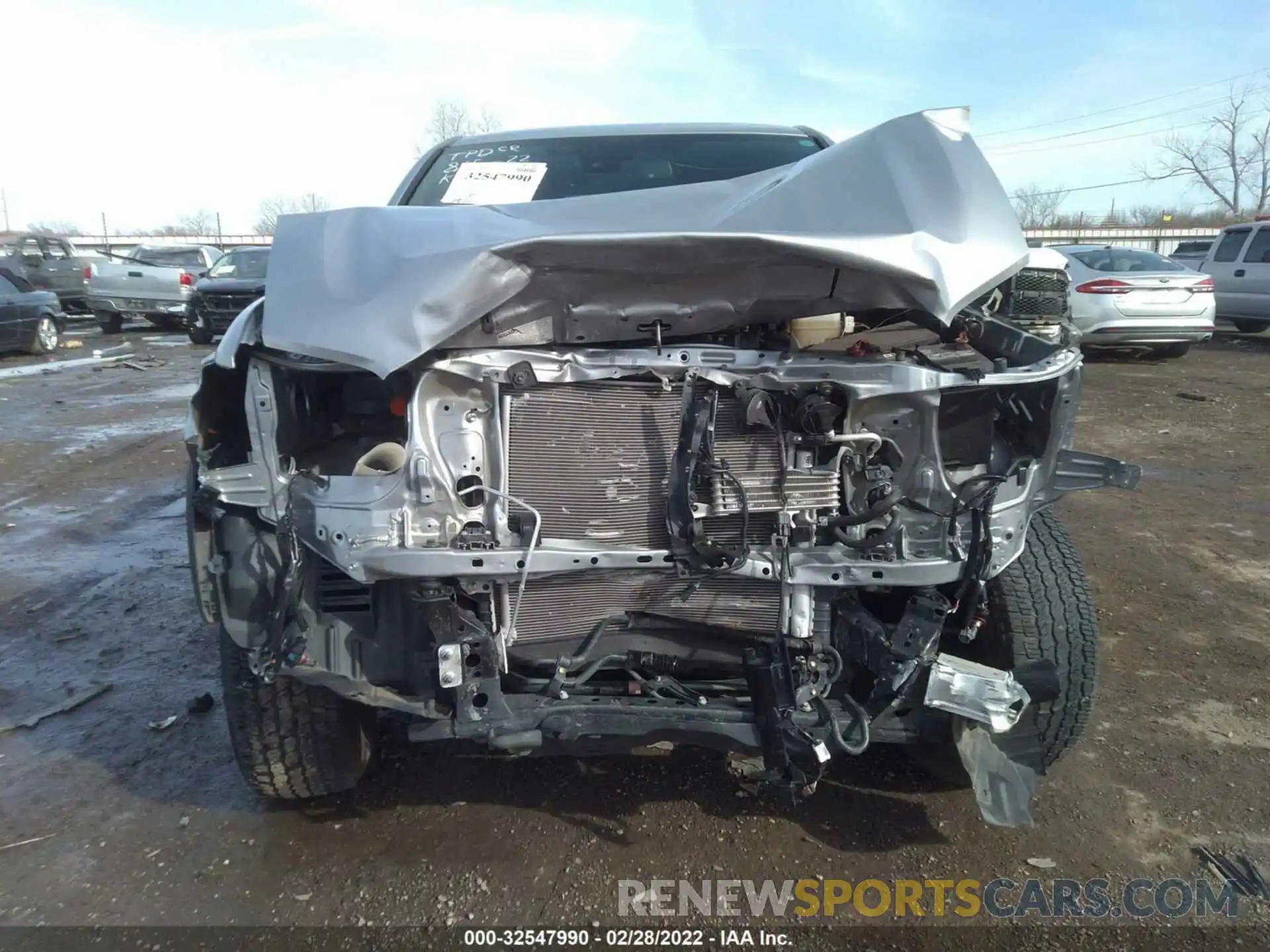 6 Photograph of a damaged car 3TMCZ5AN6LM308771 TOYOTA TACOMA 4WD 2020