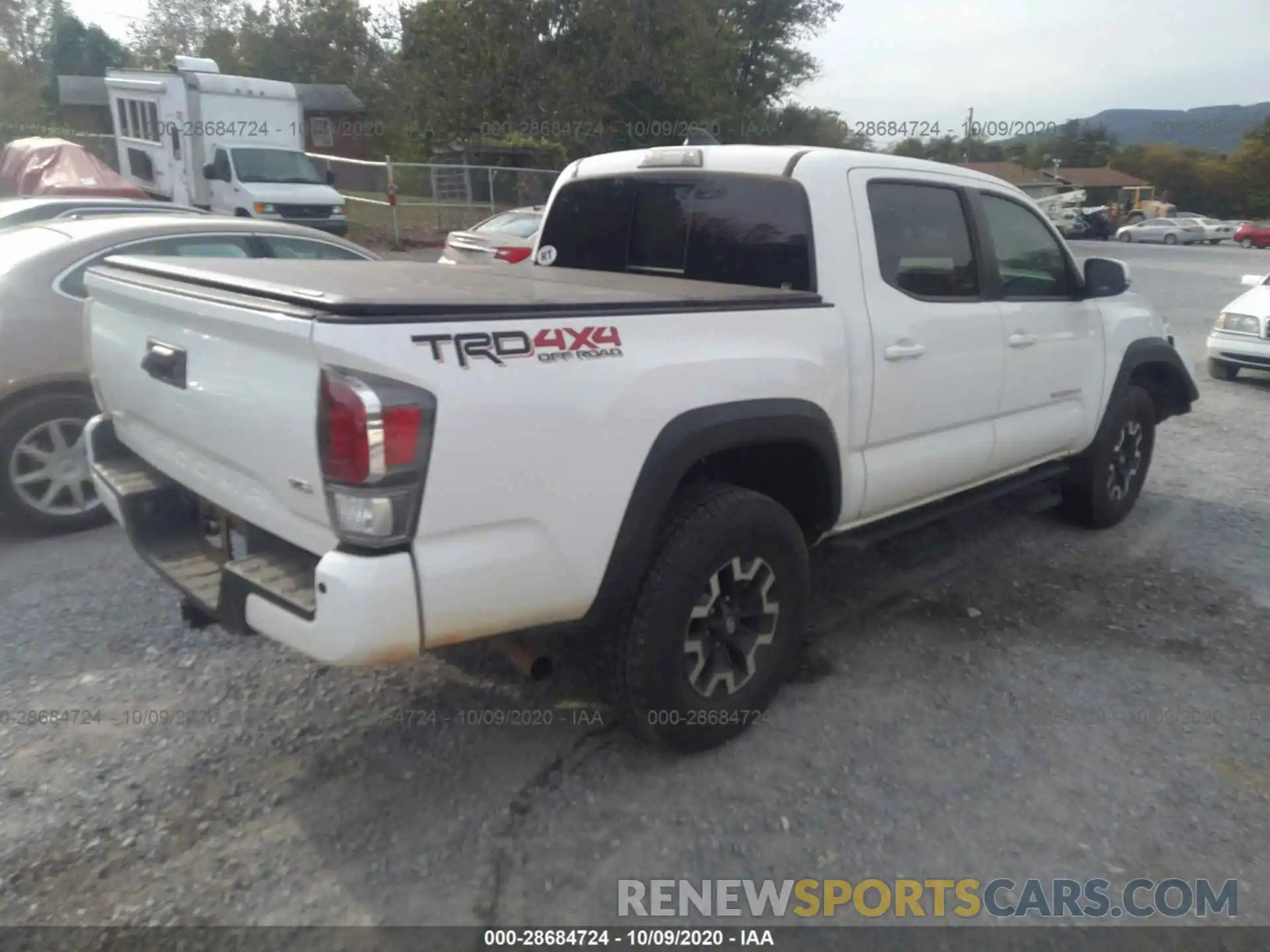 4 Photograph of a damaged car 3TMCZ5AN6LM315090 TOYOTA TACOMA 4WD 2020