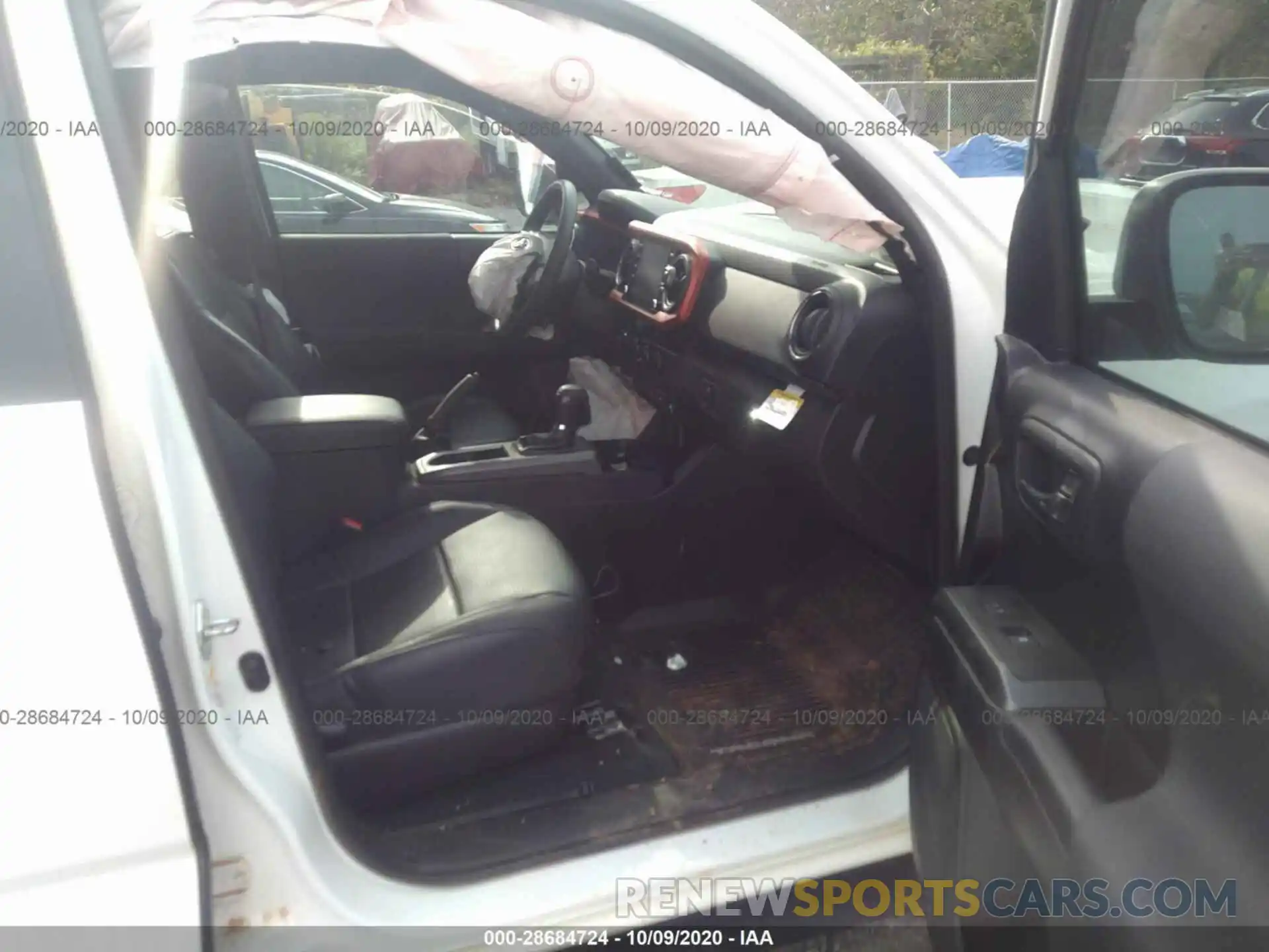 5 Photograph of a damaged car 3TMCZ5AN6LM315090 TOYOTA TACOMA 4WD 2020