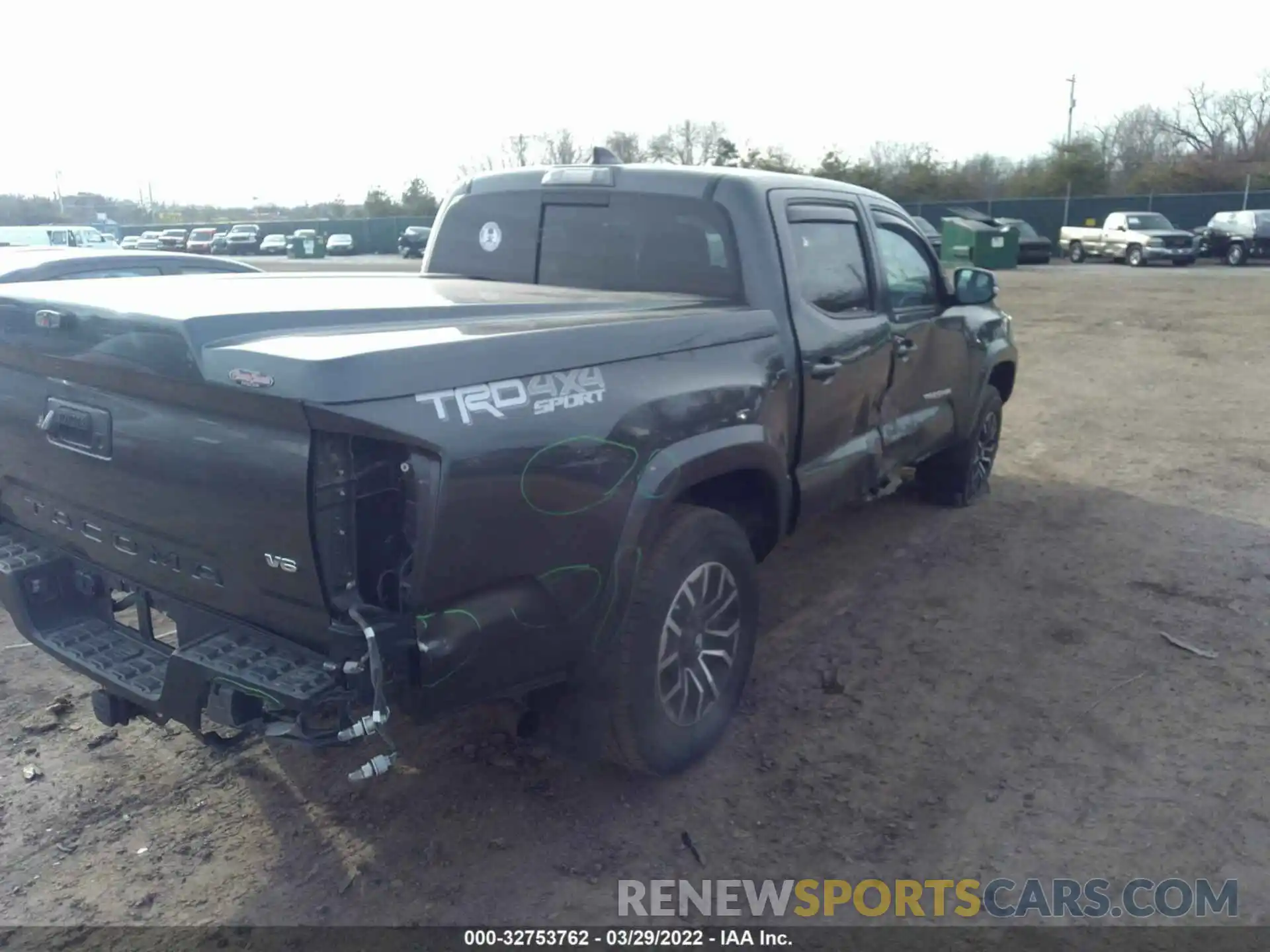 4 Photograph of a damaged car 3TMCZ5AN6LM315283 TOYOTA TACOMA 4WD 2020