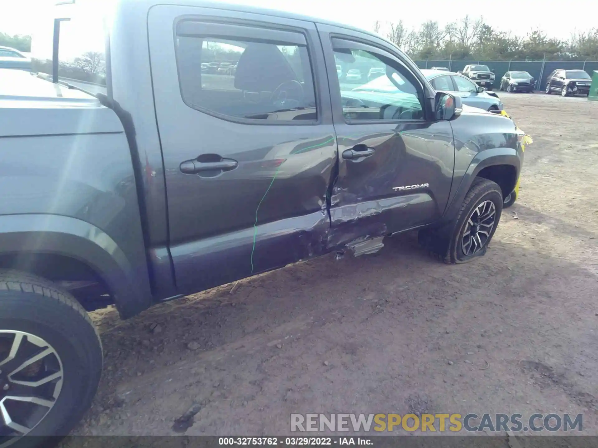 6 Photograph of a damaged car 3TMCZ5AN6LM315283 TOYOTA TACOMA 4WD 2020