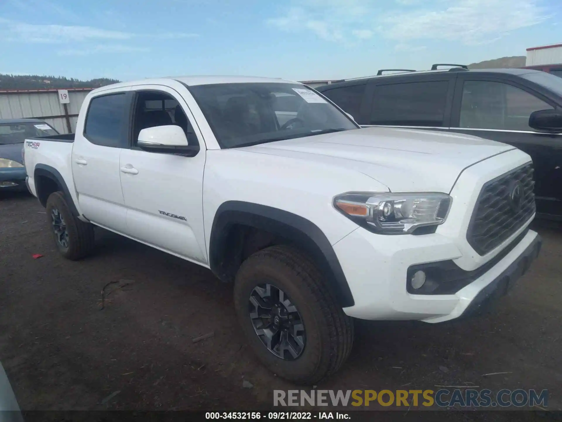 1 Фотография поврежденного автомобиля 3TMCZ5AN6LM316840 TOYOTA TACOMA 4WD 2020