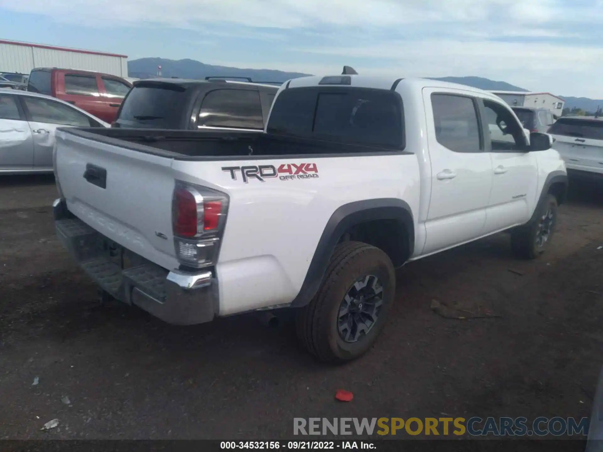 4 Фотография поврежденного автомобиля 3TMCZ5AN6LM316840 TOYOTA TACOMA 4WD 2020