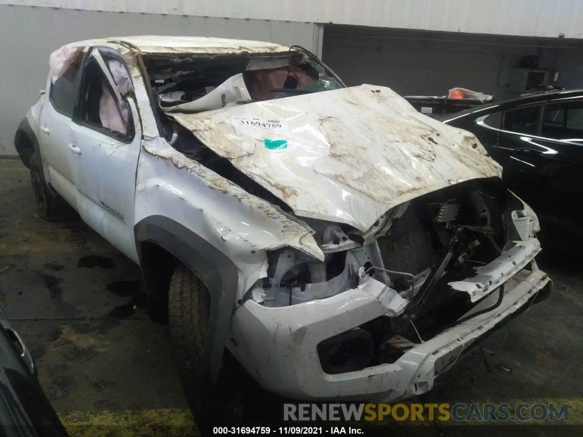 1 Photograph of a damaged car 3TMCZ5AN6LM318457 TOYOTA TACOMA 4WD 2020