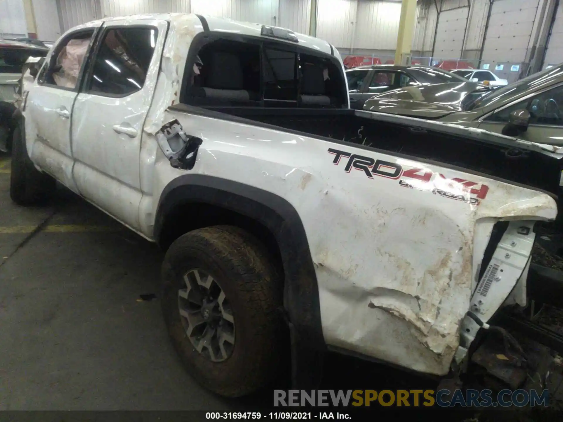 3 Photograph of a damaged car 3TMCZ5AN6LM318457 TOYOTA TACOMA 4WD 2020