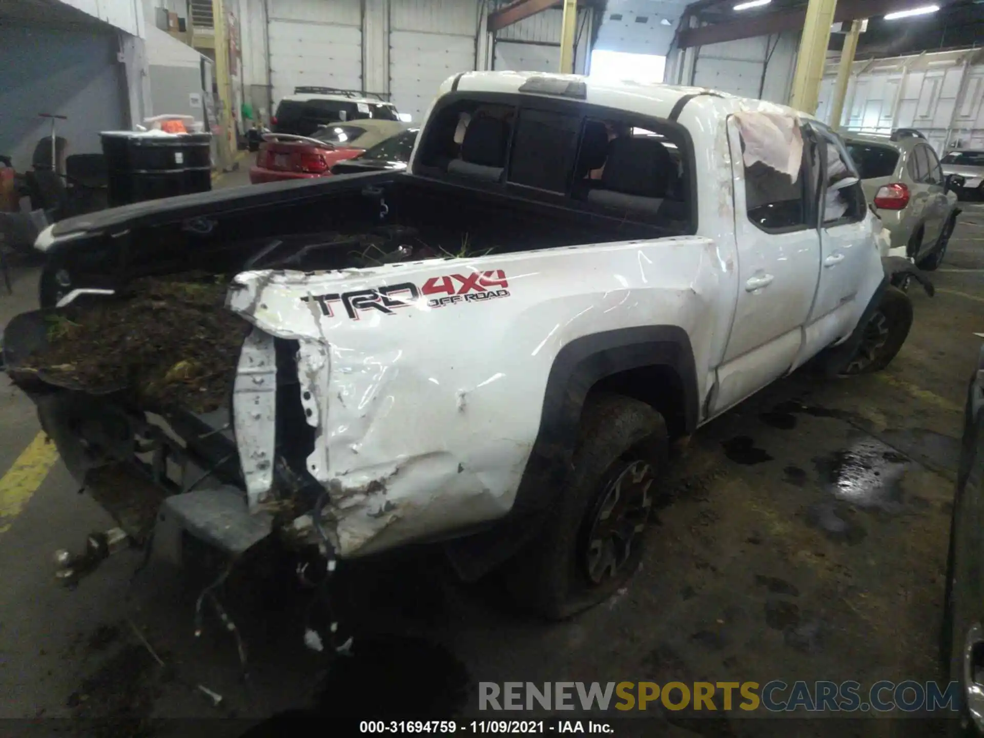 4 Photograph of a damaged car 3TMCZ5AN6LM318457 TOYOTA TACOMA 4WD 2020