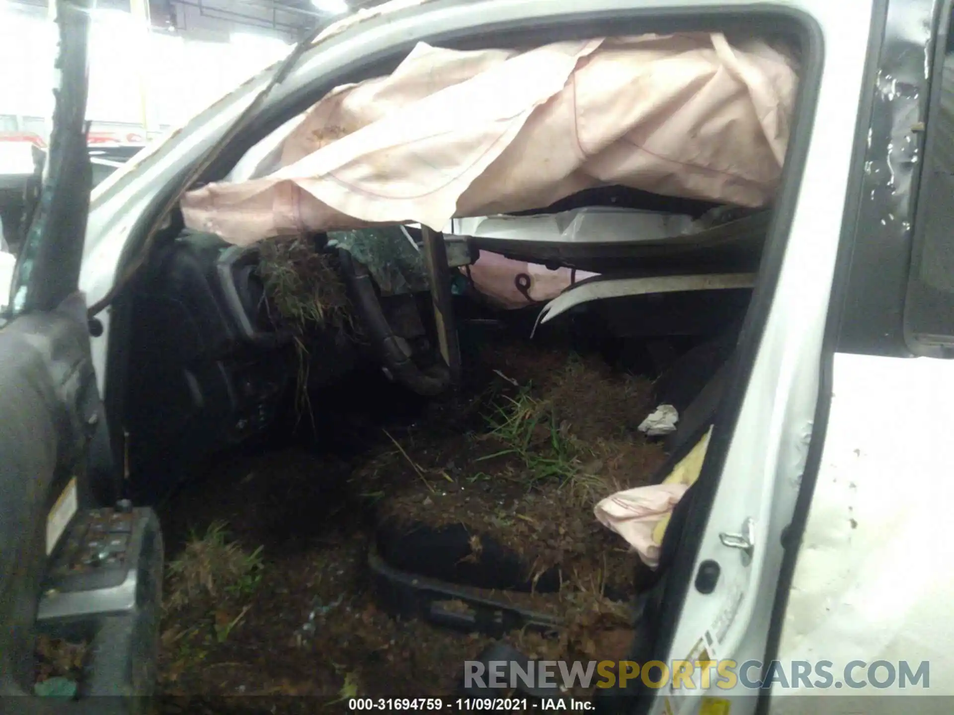 5 Photograph of a damaged car 3TMCZ5AN6LM318457 TOYOTA TACOMA 4WD 2020