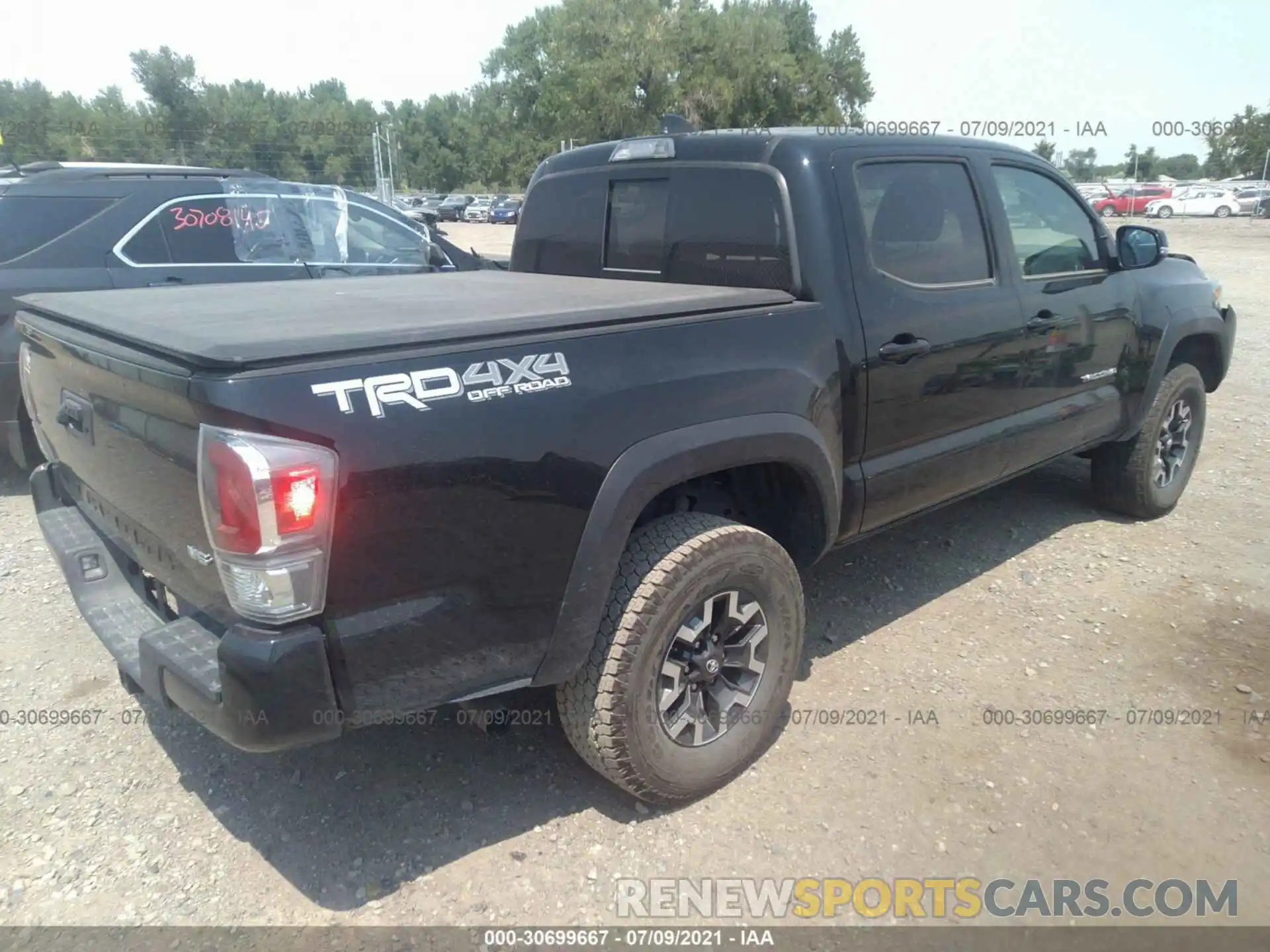 4 Фотография поврежденного автомобиля 3TMCZ5AN6LM319897 TOYOTA TACOMA 4WD 2020