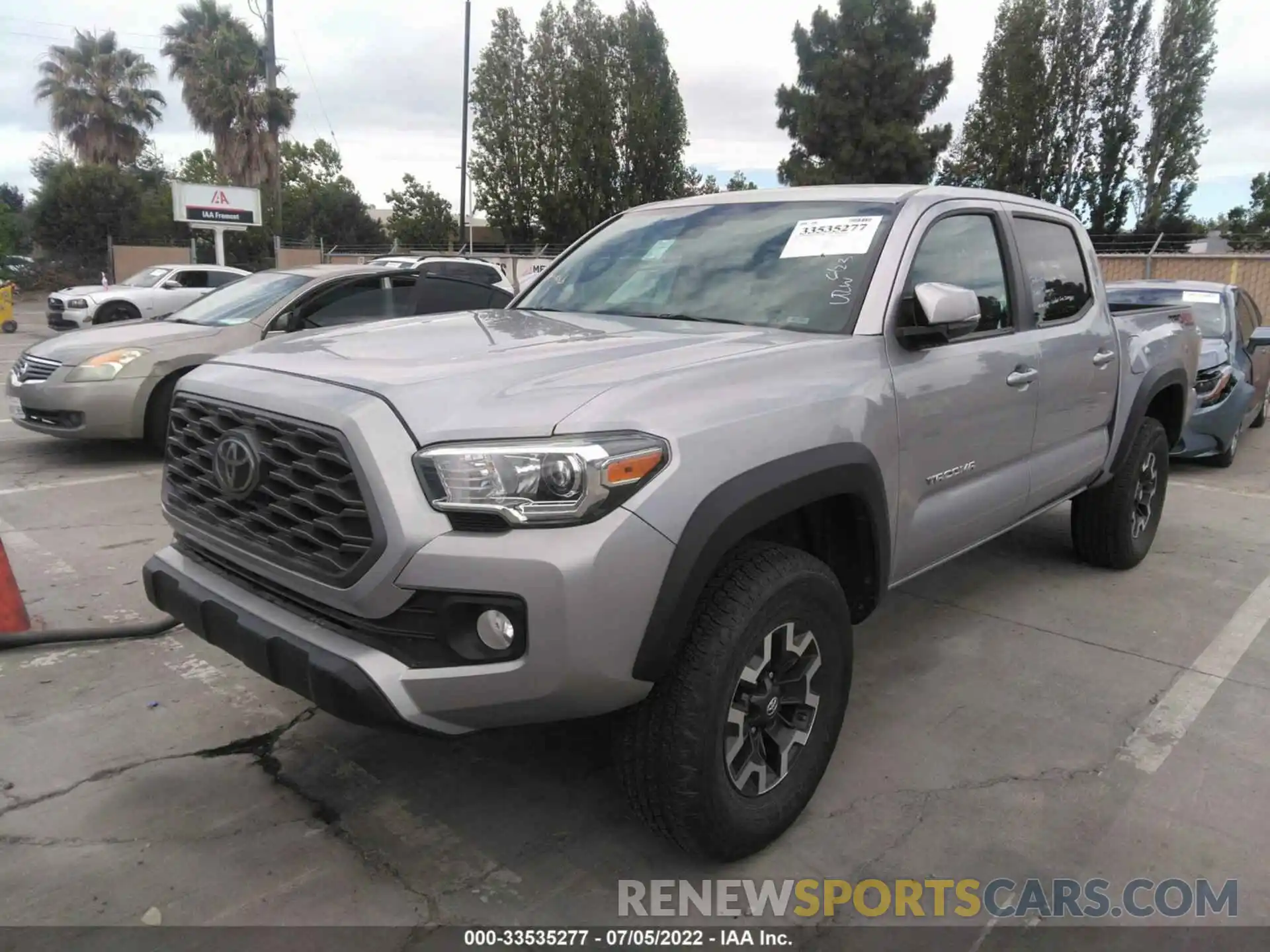 2 Photograph of a damaged car 3TMCZ5AN6LM323416 TOYOTA TACOMA 4WD 2020