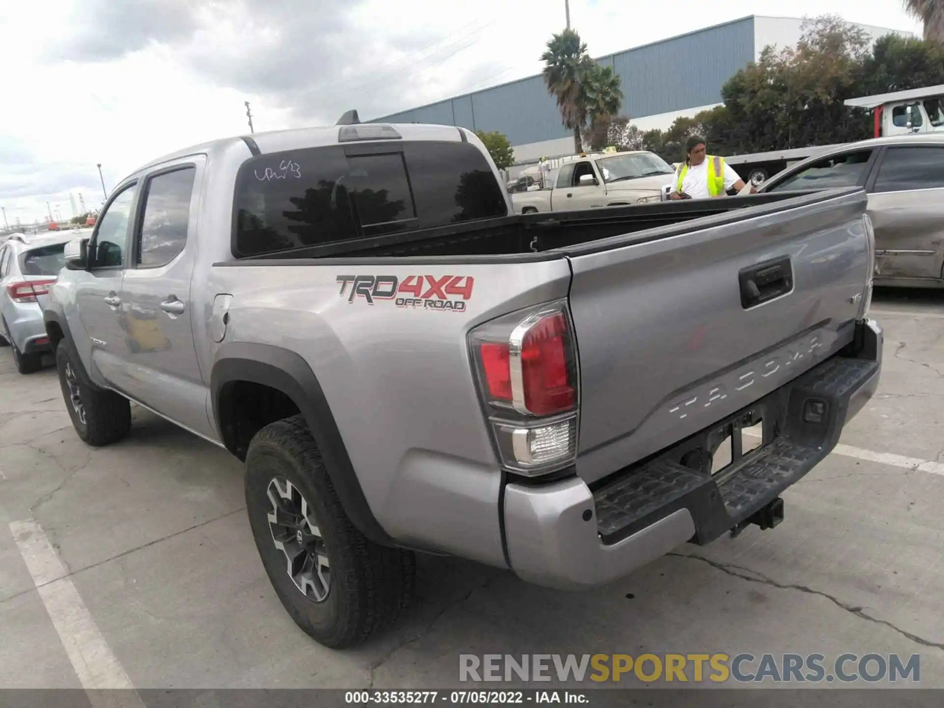 3 Photograph of a damaged car 3TMCZ5AN6LM323416 TOYOTA TACOMA 4WD 2020