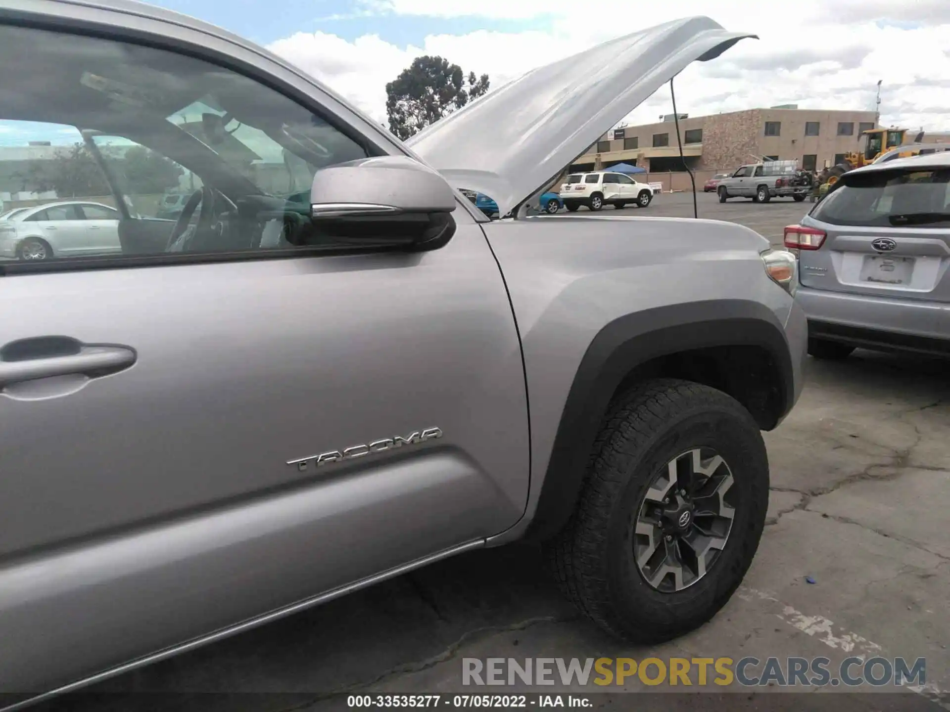 6 Photograph of a damaged car 3TMCZ5AN6LM323416 TOYOTA TACOMA 4WD 2020