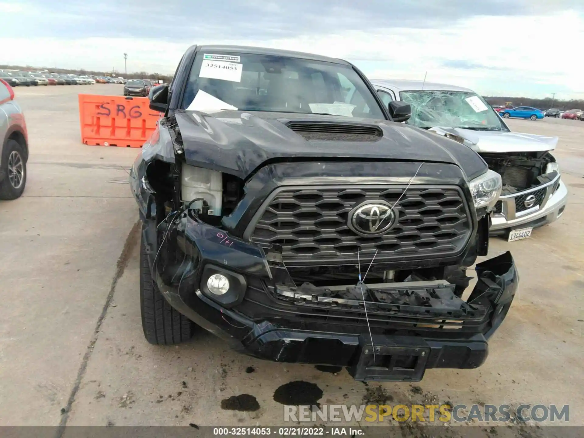 6 Photograph of a damaged car 3TMCZ5AN6LM324453 TOYOTA TACOMA 4WD 2020