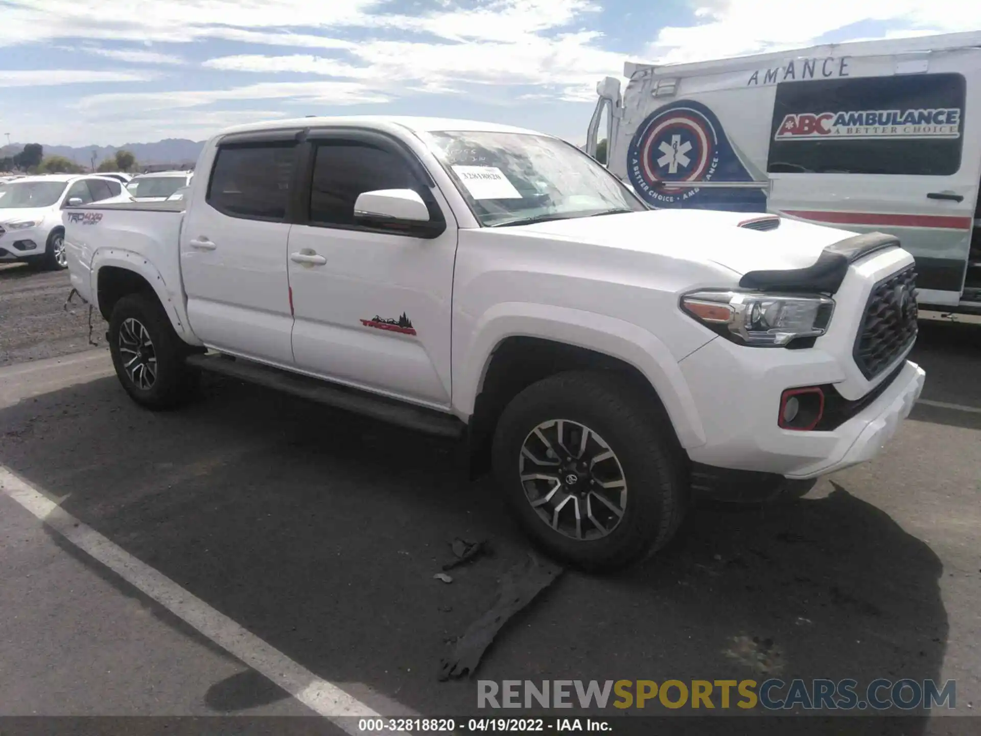 1 Photograph of a damaged car 3TMCZ5AN6LM324825 TOYOTA TACOMA 4WD 2020