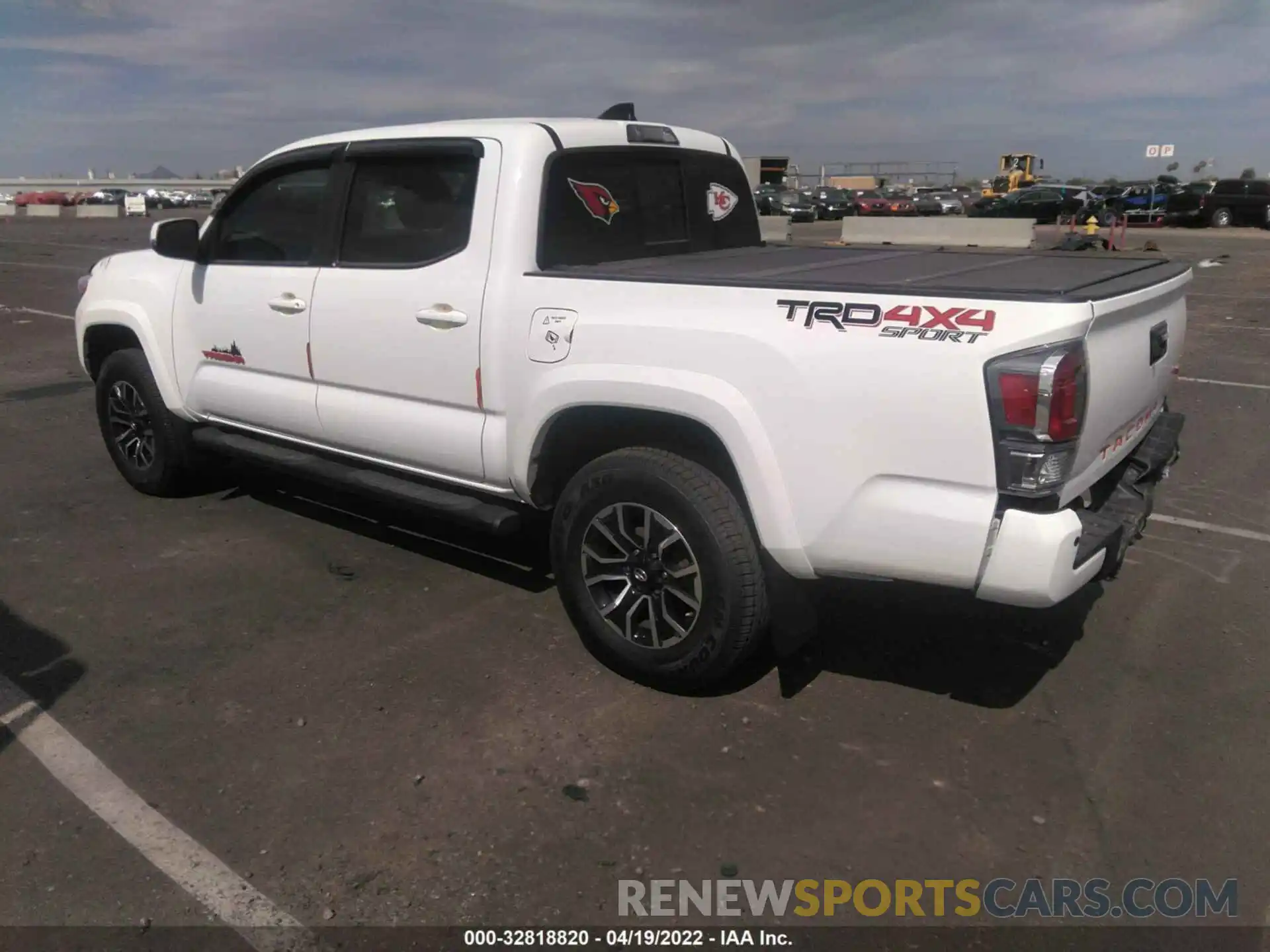 3 Photograph of a damaged car 3TMCZ5AN6LM324825 TOYOTA TACOMA 4WD 2020