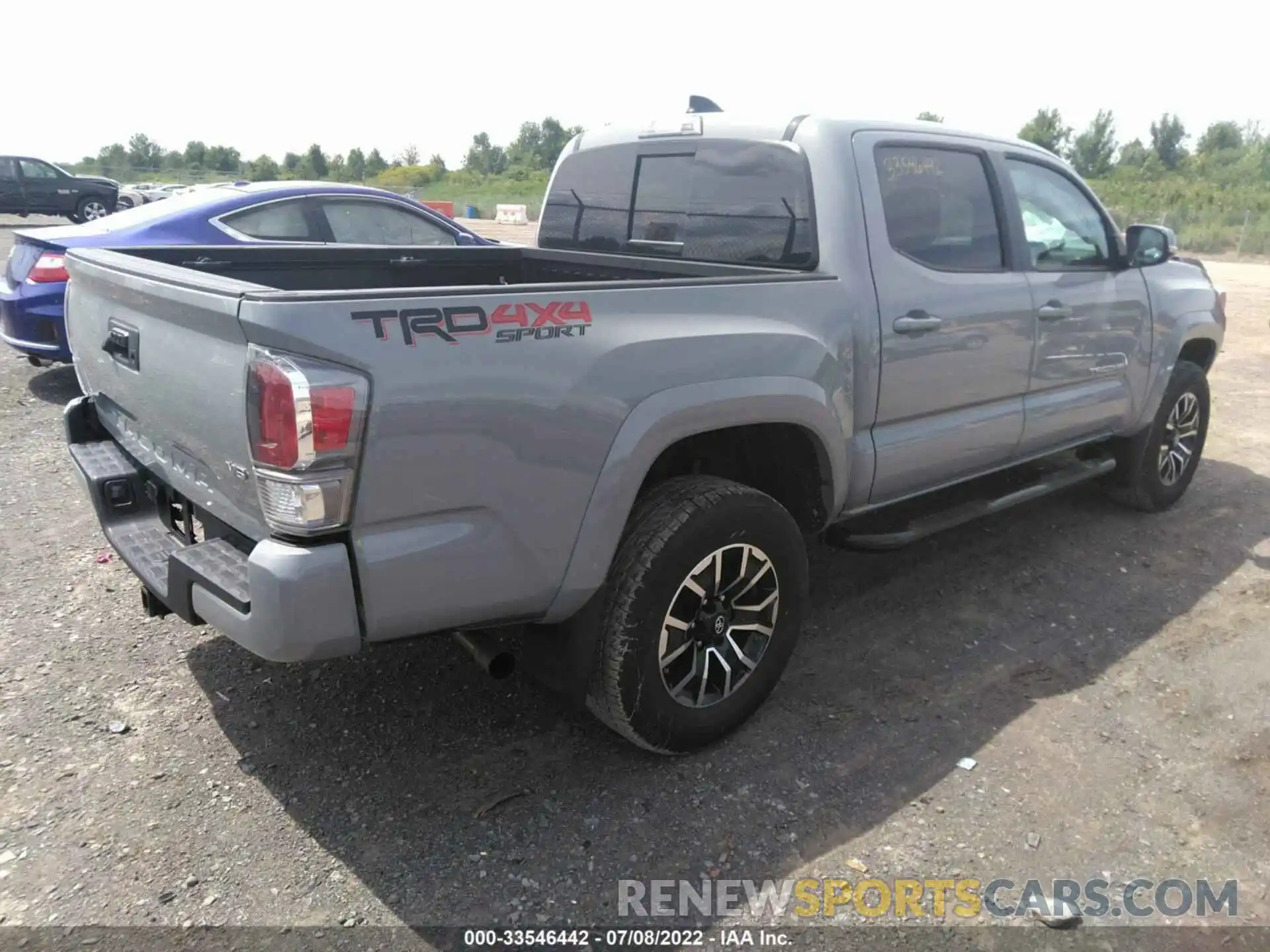 4 Photograph of a damaged car 3TMCZ5AN6LM326008 TOYOTA TACOMA 4WD 2020