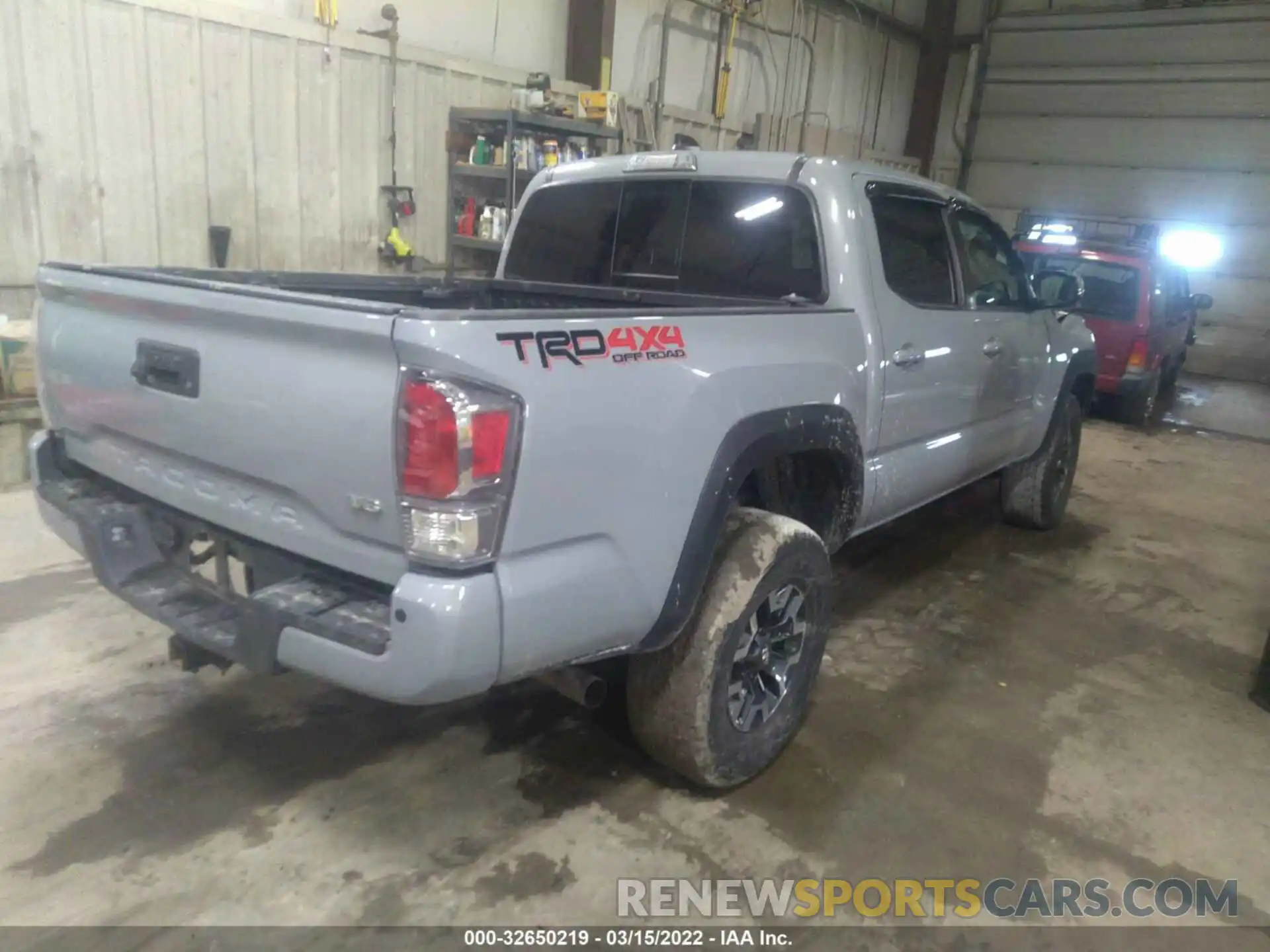 4 Photograph of a damaged car 3TMCZ5AN6LM327059 TOYOTA TACOMA 4WD 2020