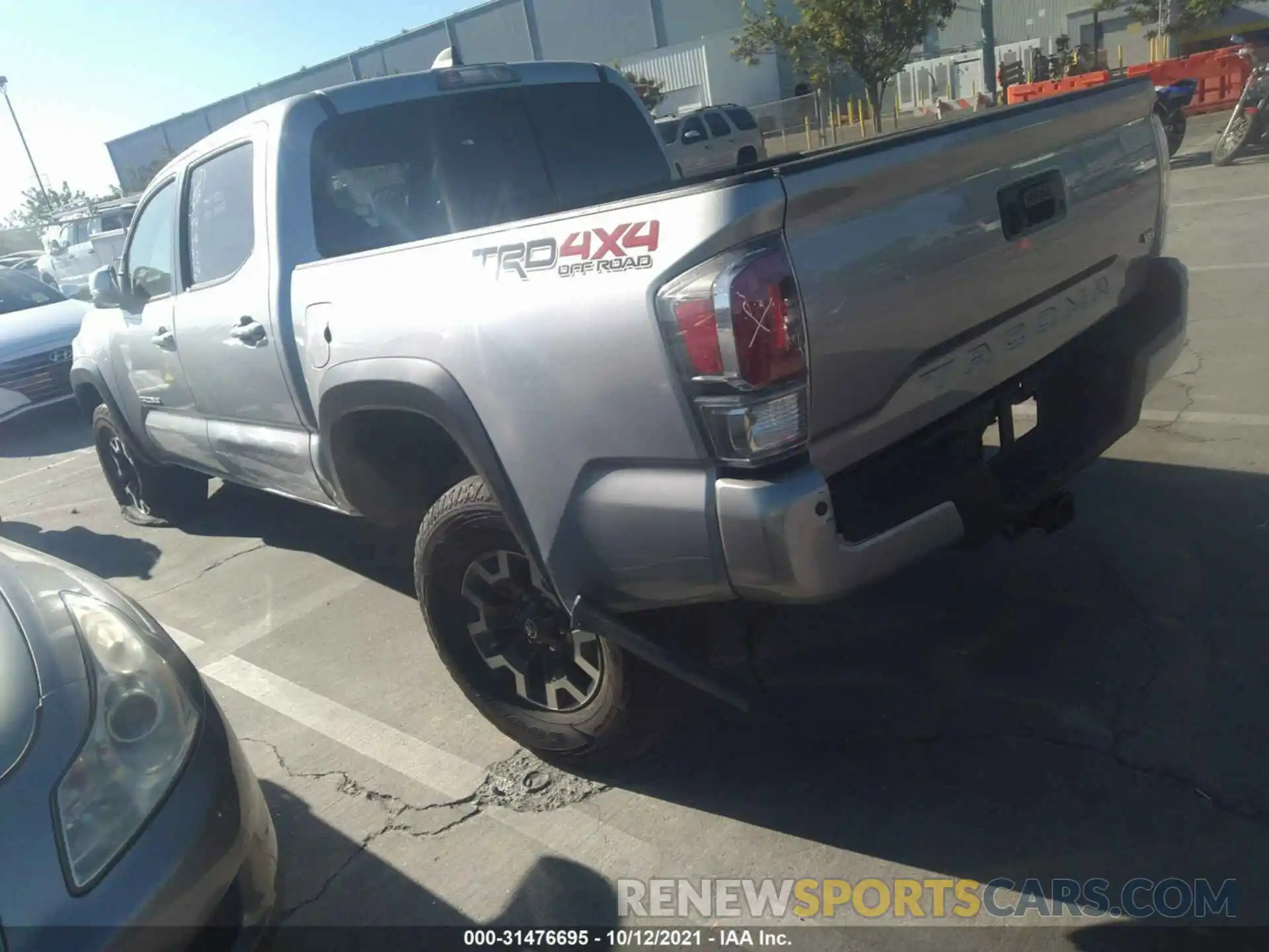 3 Фотография поврежденного автомобиля 3TMCZ5AN6LM328308 TOYOTA TACOMA 4WD 2020