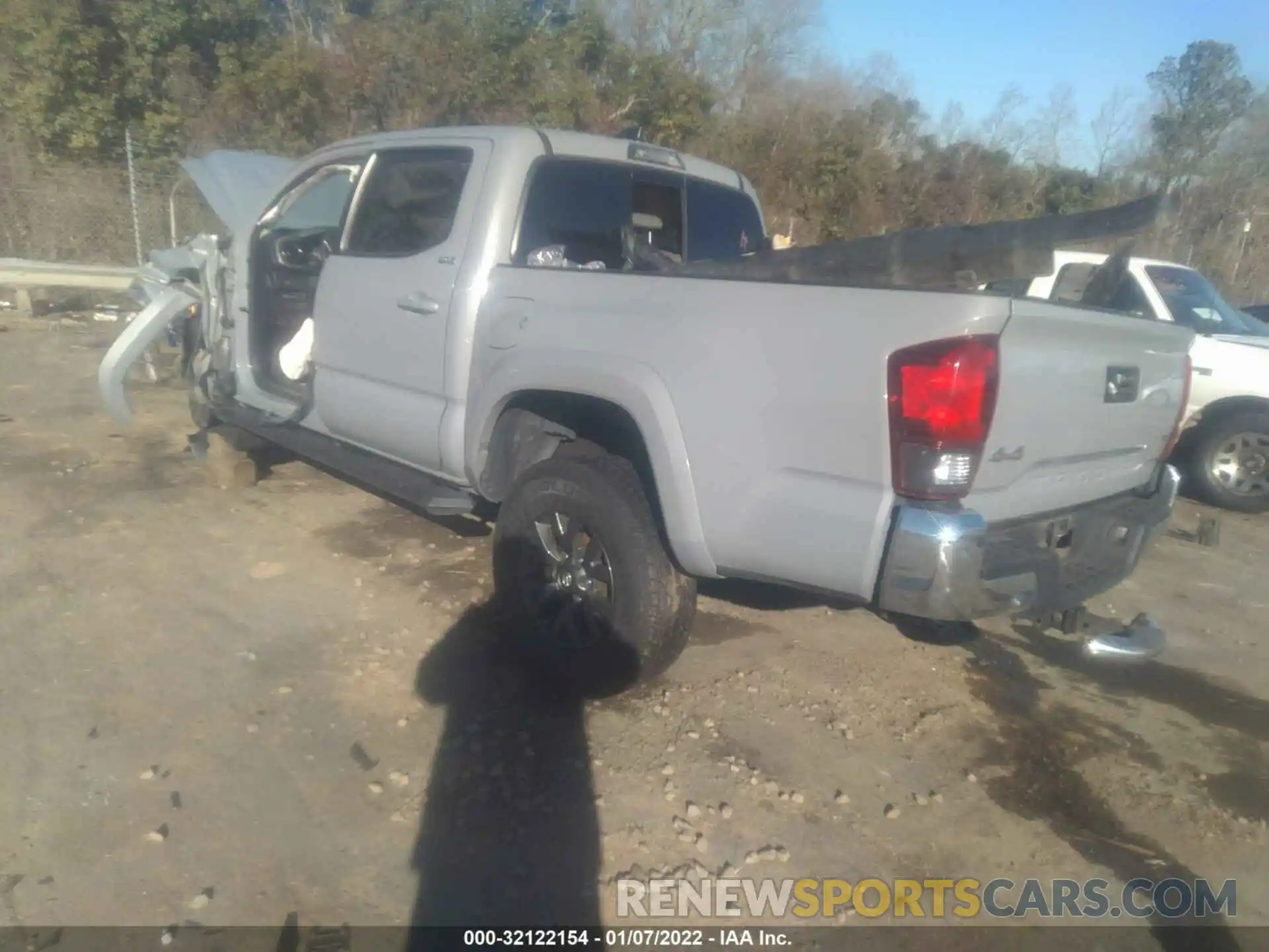 3 Photograph of a damaged car 3TMCZ5AN6LM330477 TOYOTA TACOMA 4WD 2020