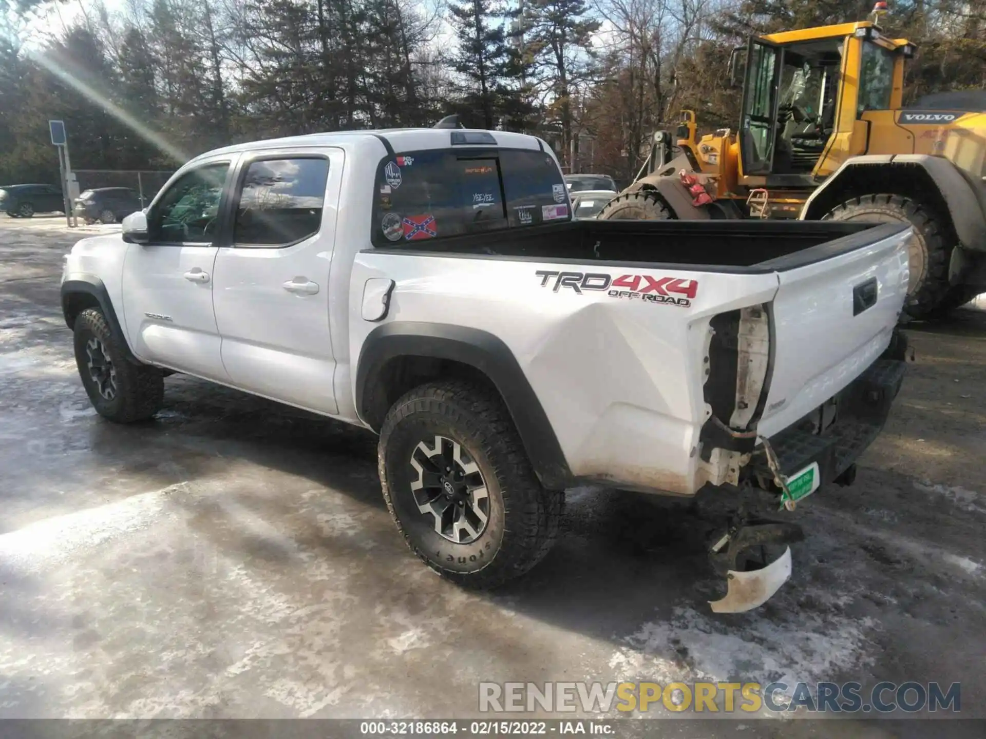 3 Фотография поврежденного автомобиля 3TMCZ5AN6LM332343 TOYOTA TACOMA 4WD 2020