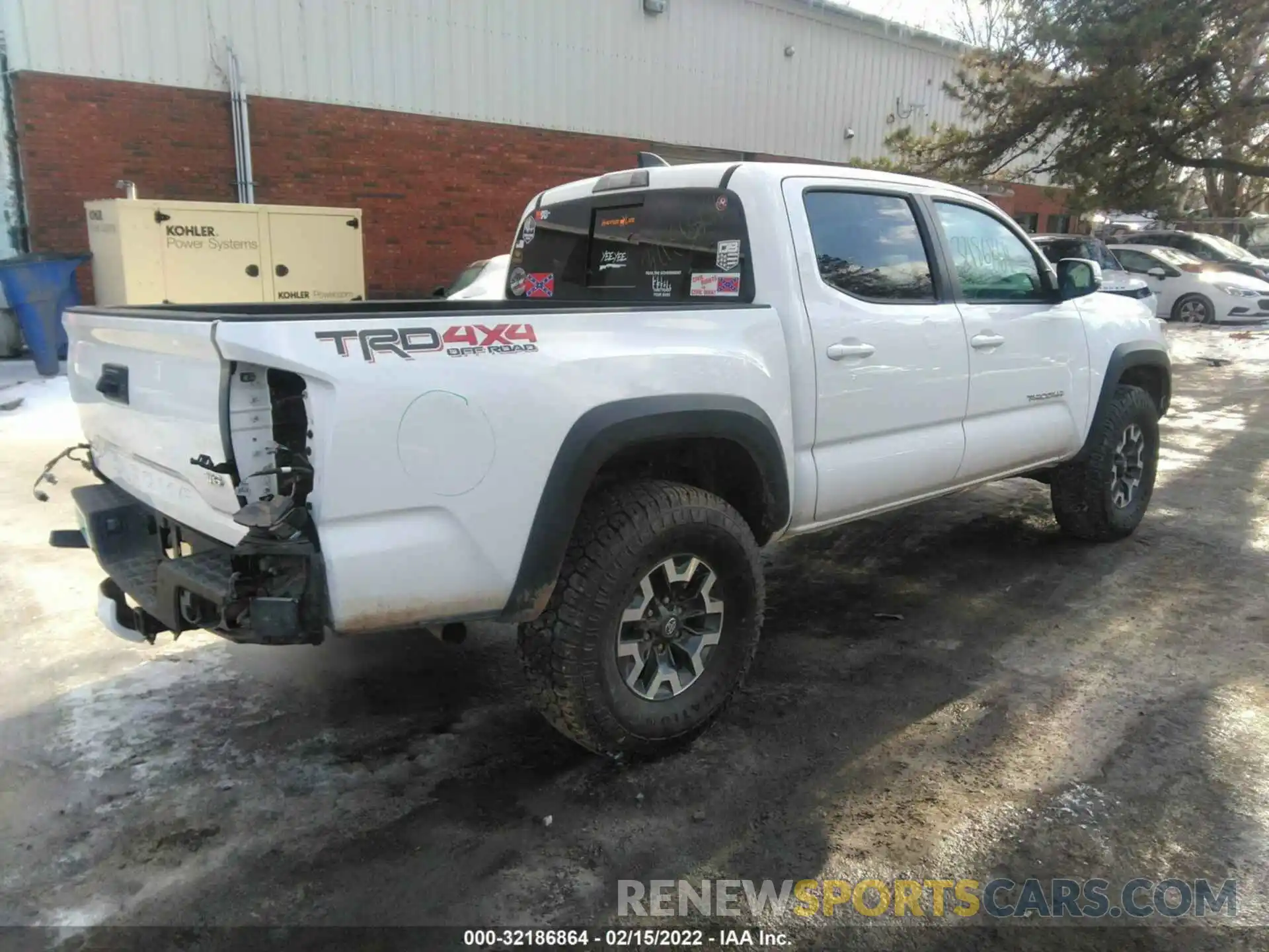 4 Photograph of a damaged car 3TMCZ5AN6LM332343 TOYOTA TACOMA 4WD 2020