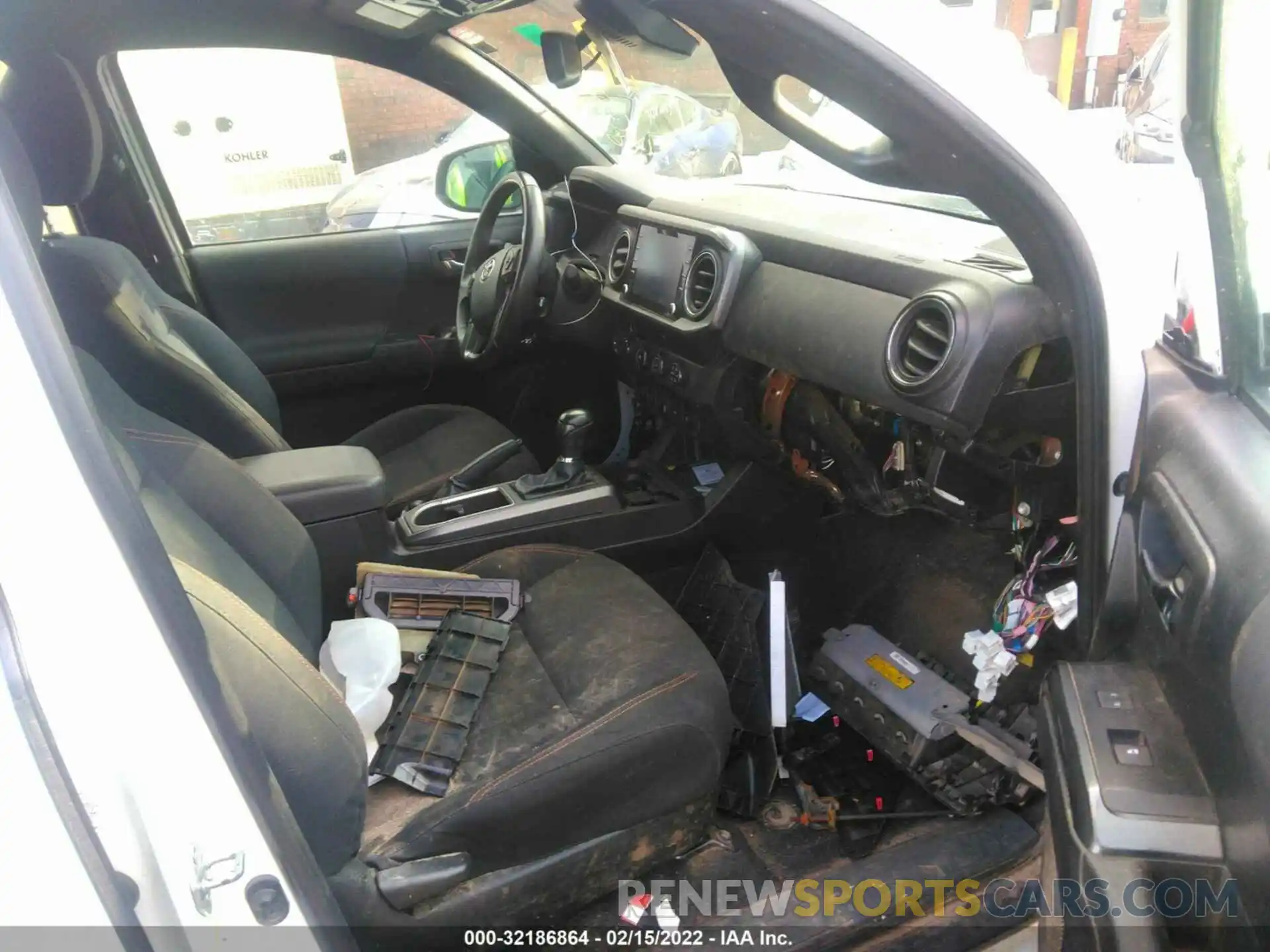 5 Photograph of a damaged car 3TMCZ5AN6LM332343 TOYOTA TACOMA 4WD 2020