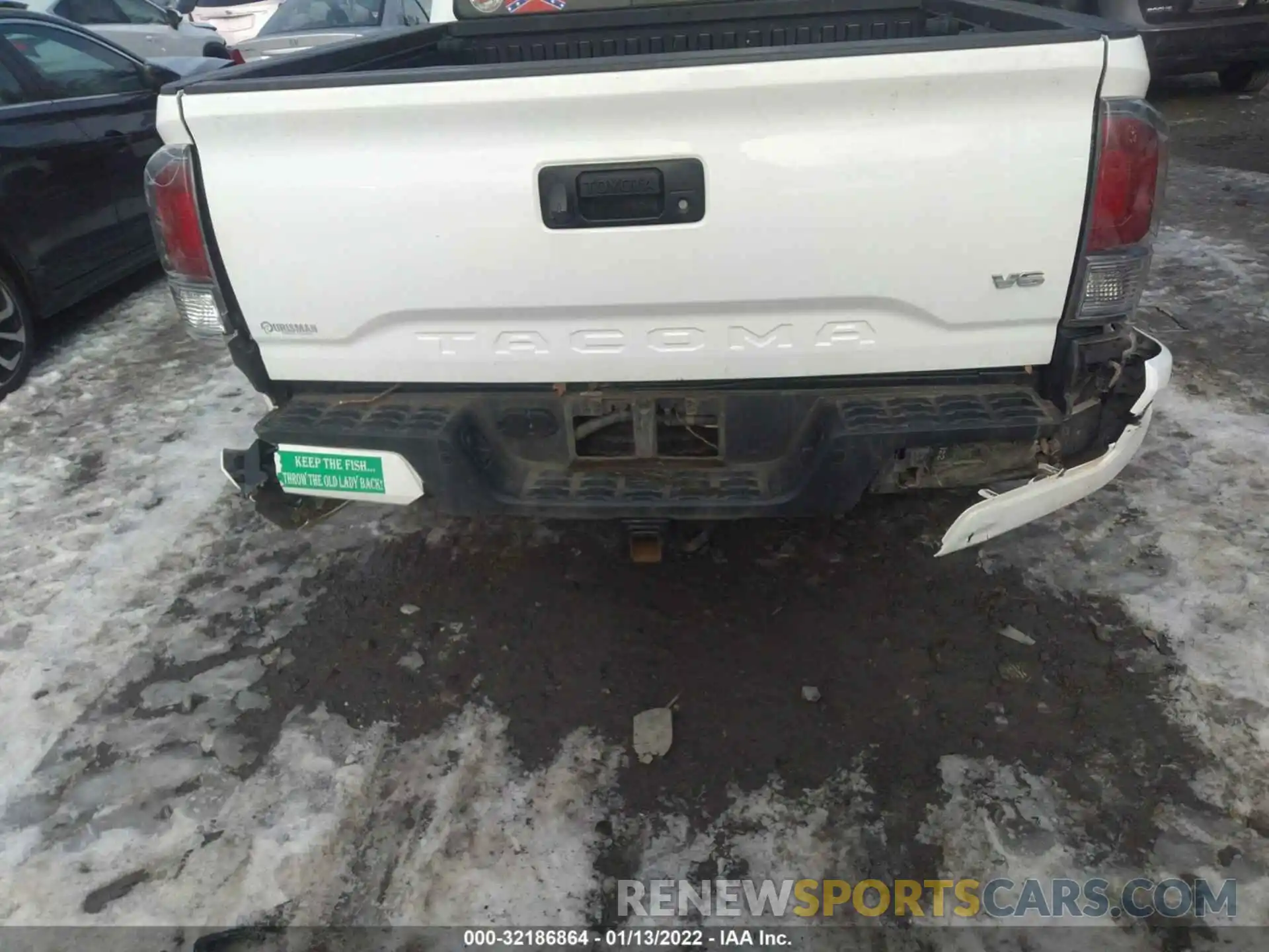 6 Photograph of a damaged car 3TMCZ5AN6LM332343 TOYOTA TACOMA 4WD 2020